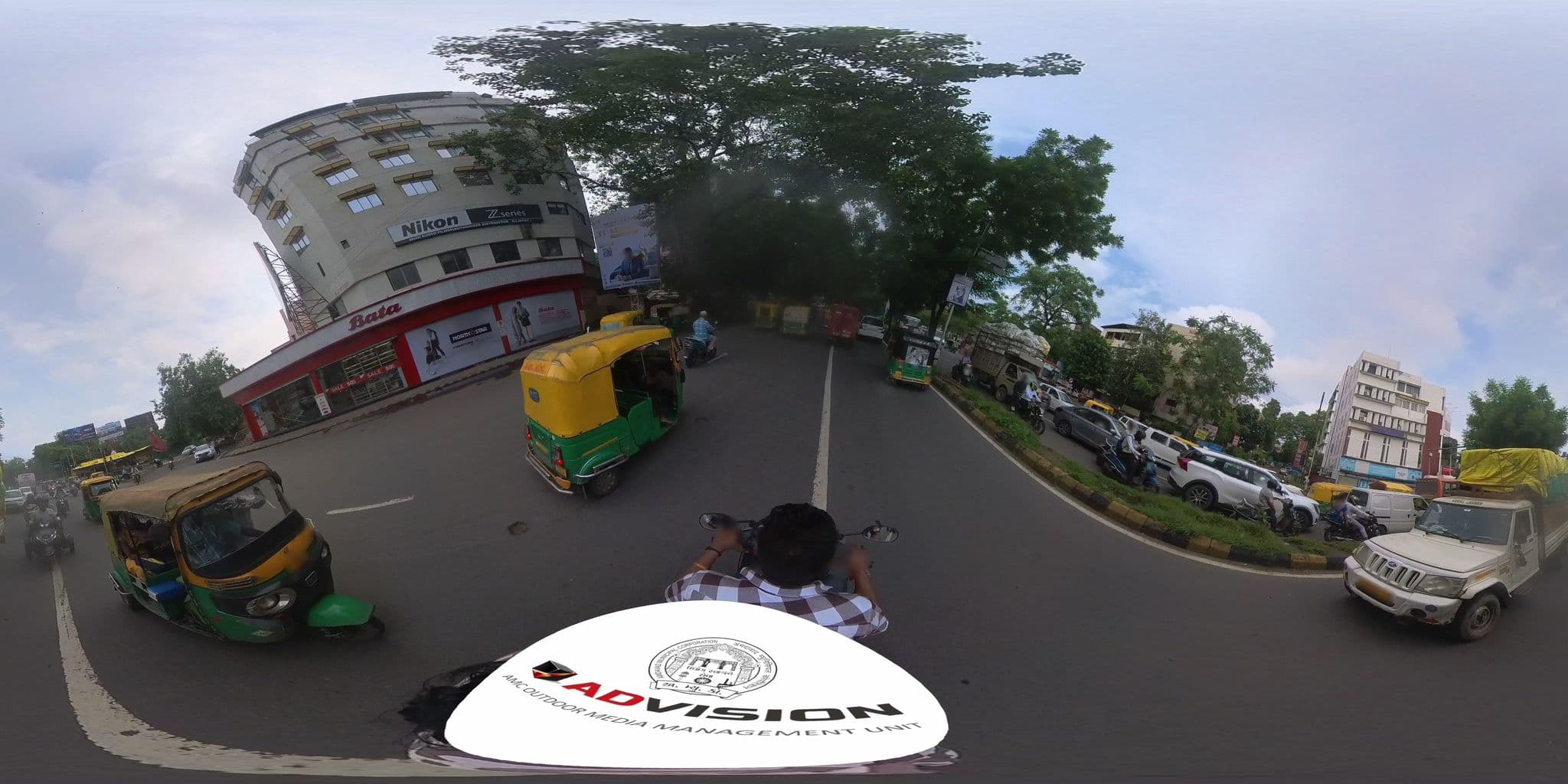 Street view near Hotel Salute, Ahmedabad — © skysign (CC BY-SA · Mapillary)