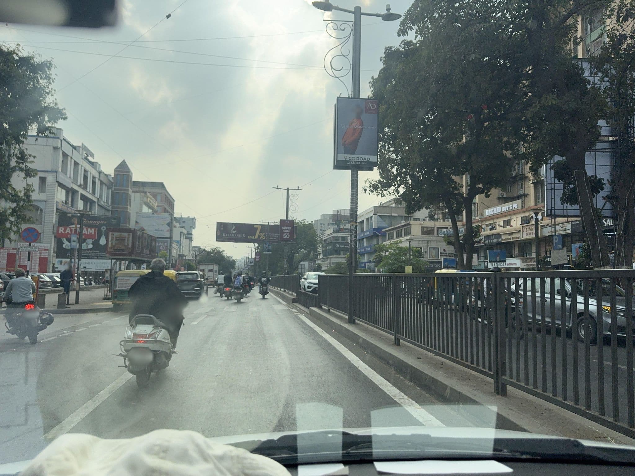 Street view near Akash Hotel, Ahmedabad — © shahashishg (CC BY-SA · Mapillary)