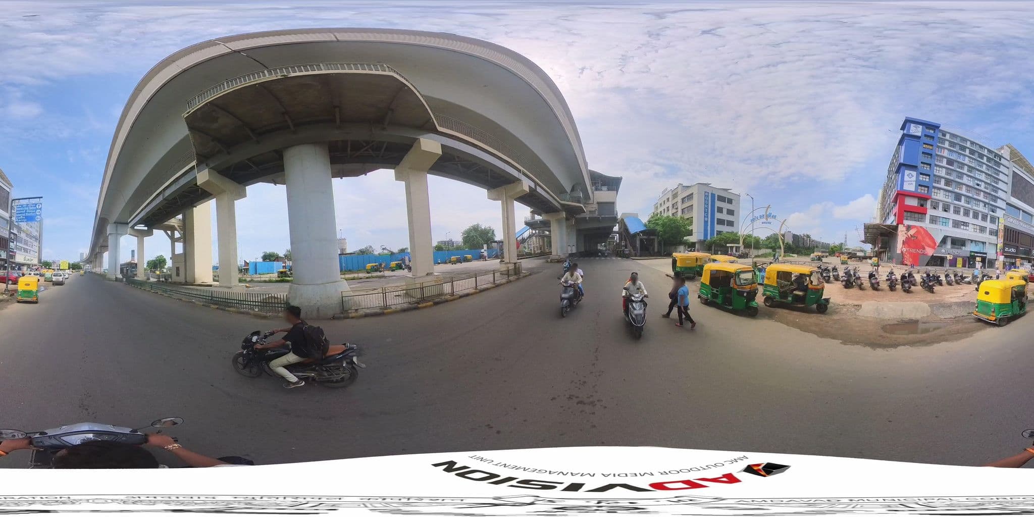 Street view near Jackpot Room In and Out Dormitory, Ahmadabad Cantonment — © skysign (CC BY-SA · Mapillary)