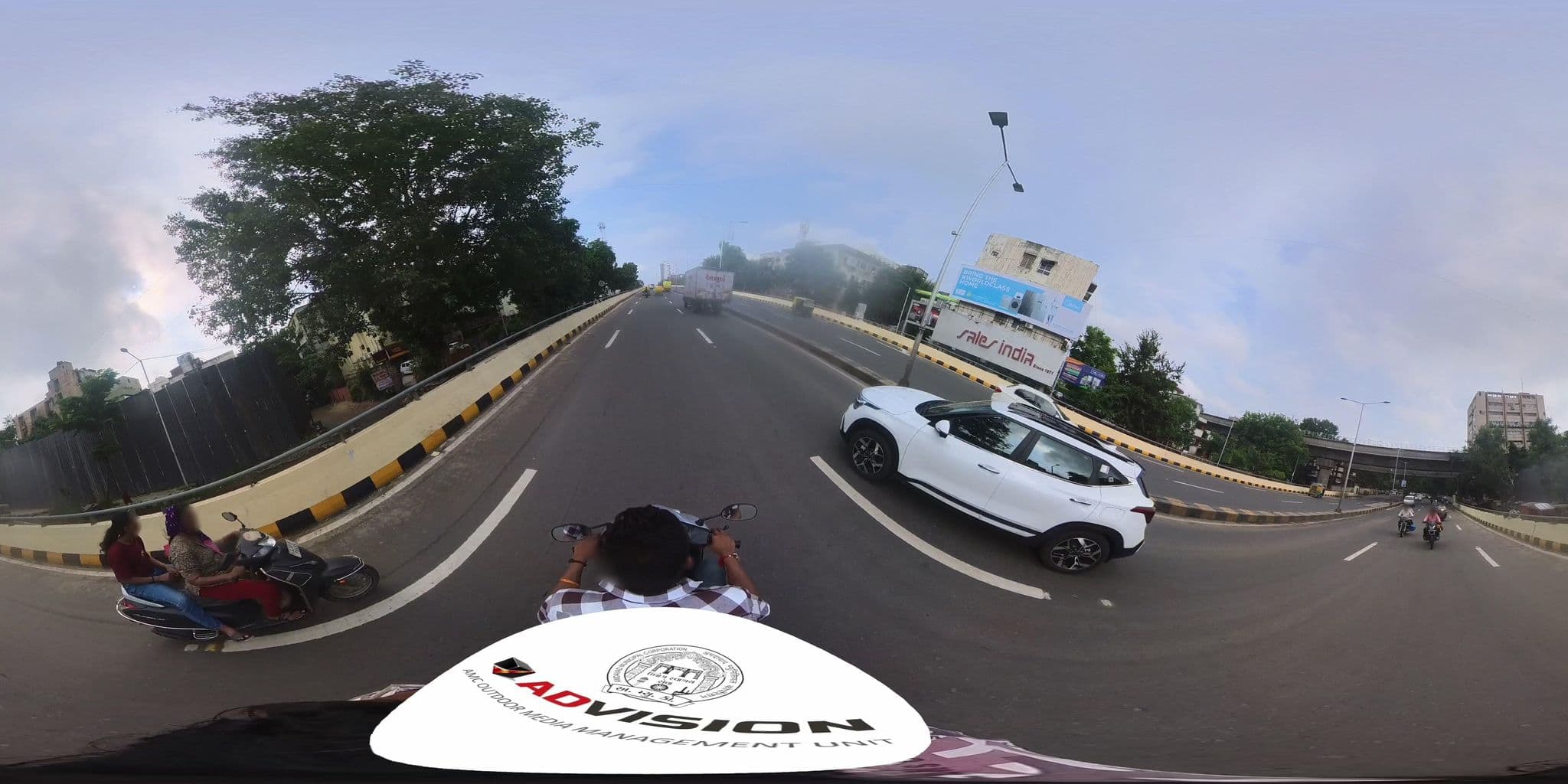 Street view near Excel, Ahmedabad — © skysign (CC BY-SA · Mapillary)