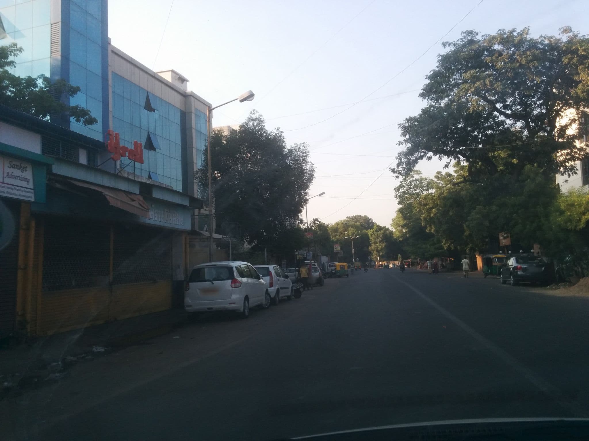 Street view near Hotel Carrefour, Ahmedabad — © shravan91 (CC BY-SA · Mapillary)