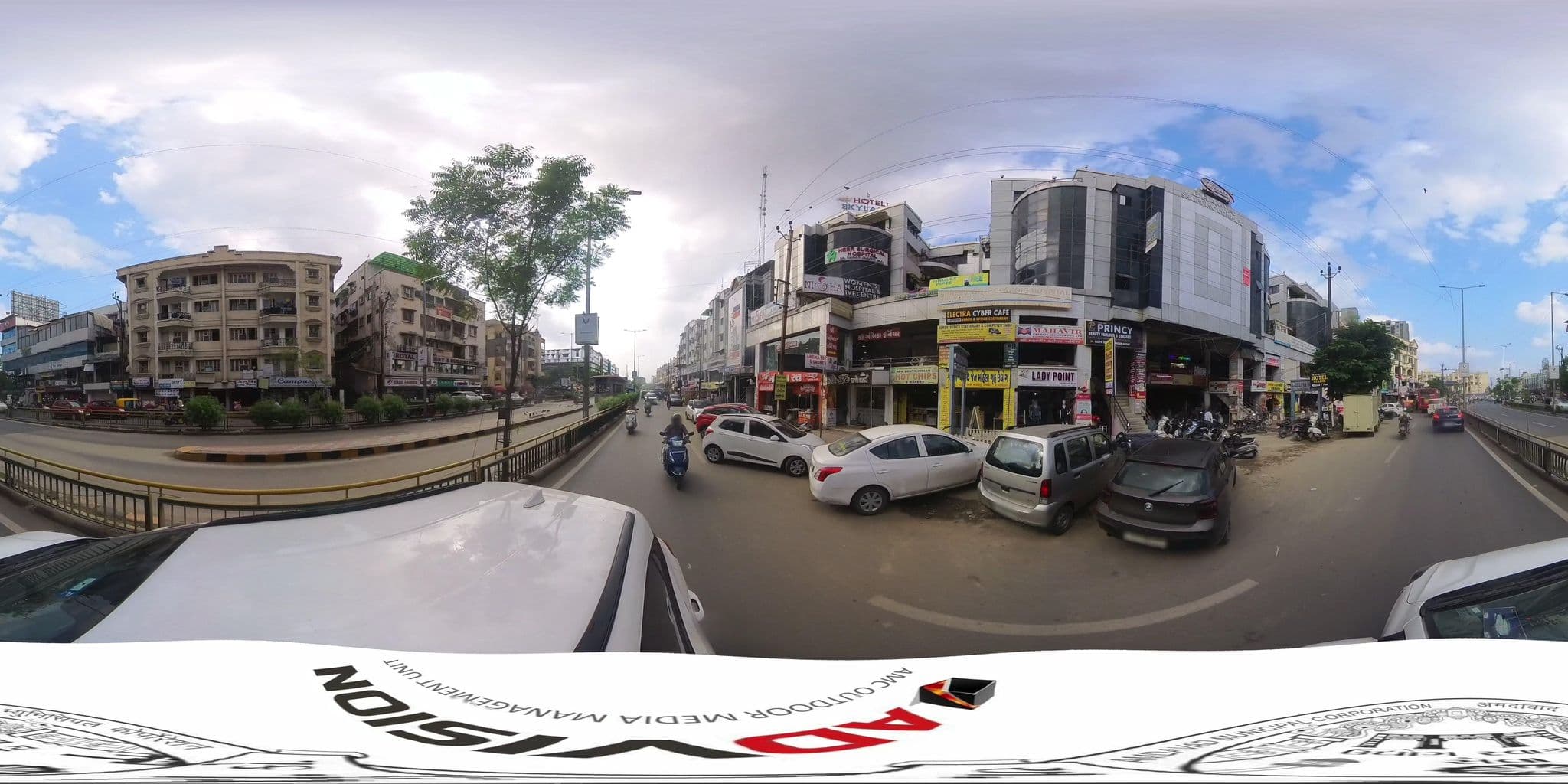 Street view near Hotel Skyland, Bopal — © skysign (CC BY-SA · Mapillary)