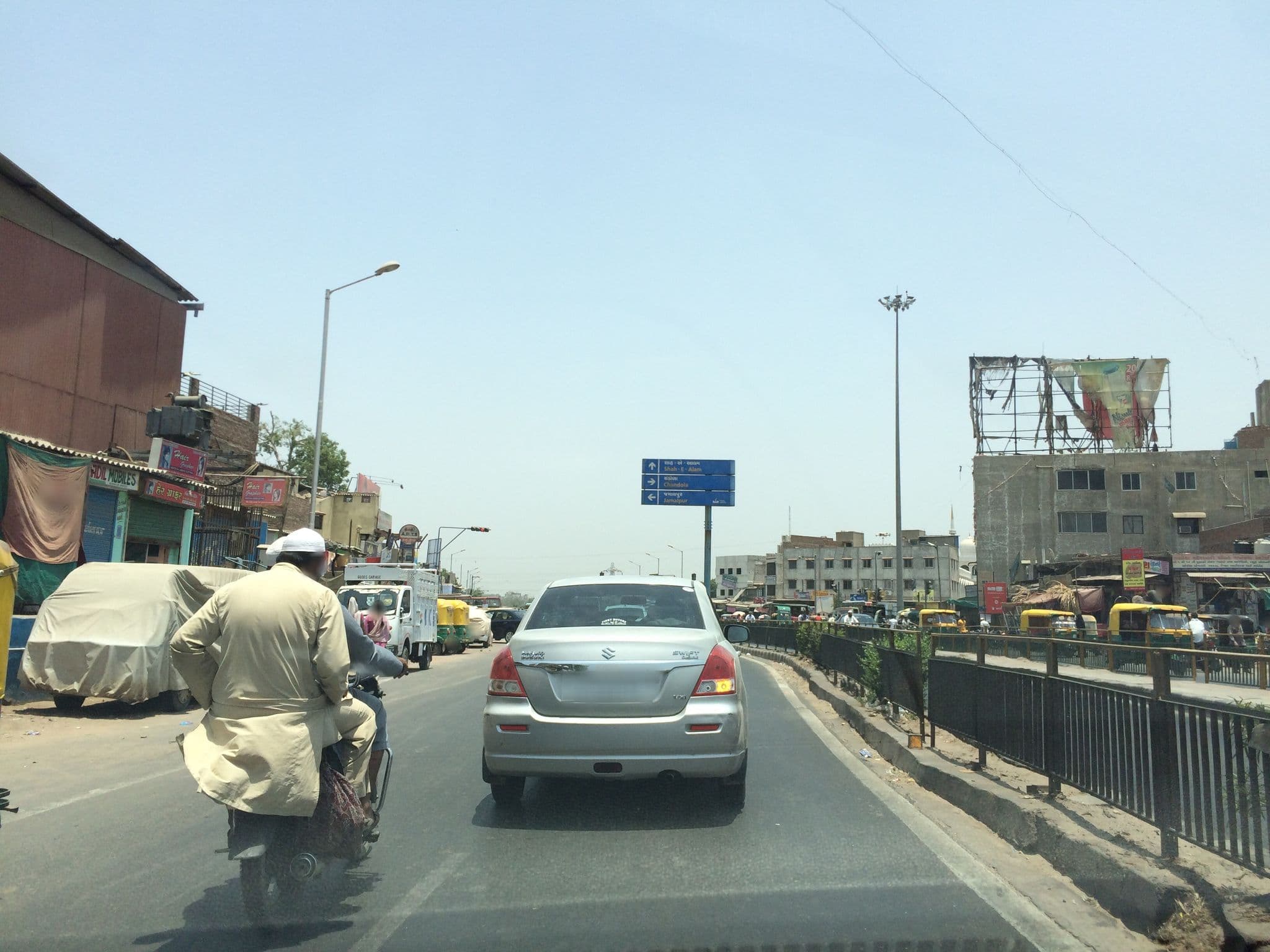 Street view near Hotel Bhagyoday and Guest House, Ahmedabad — © shravan91 (CC BY-SA · Mapillary)