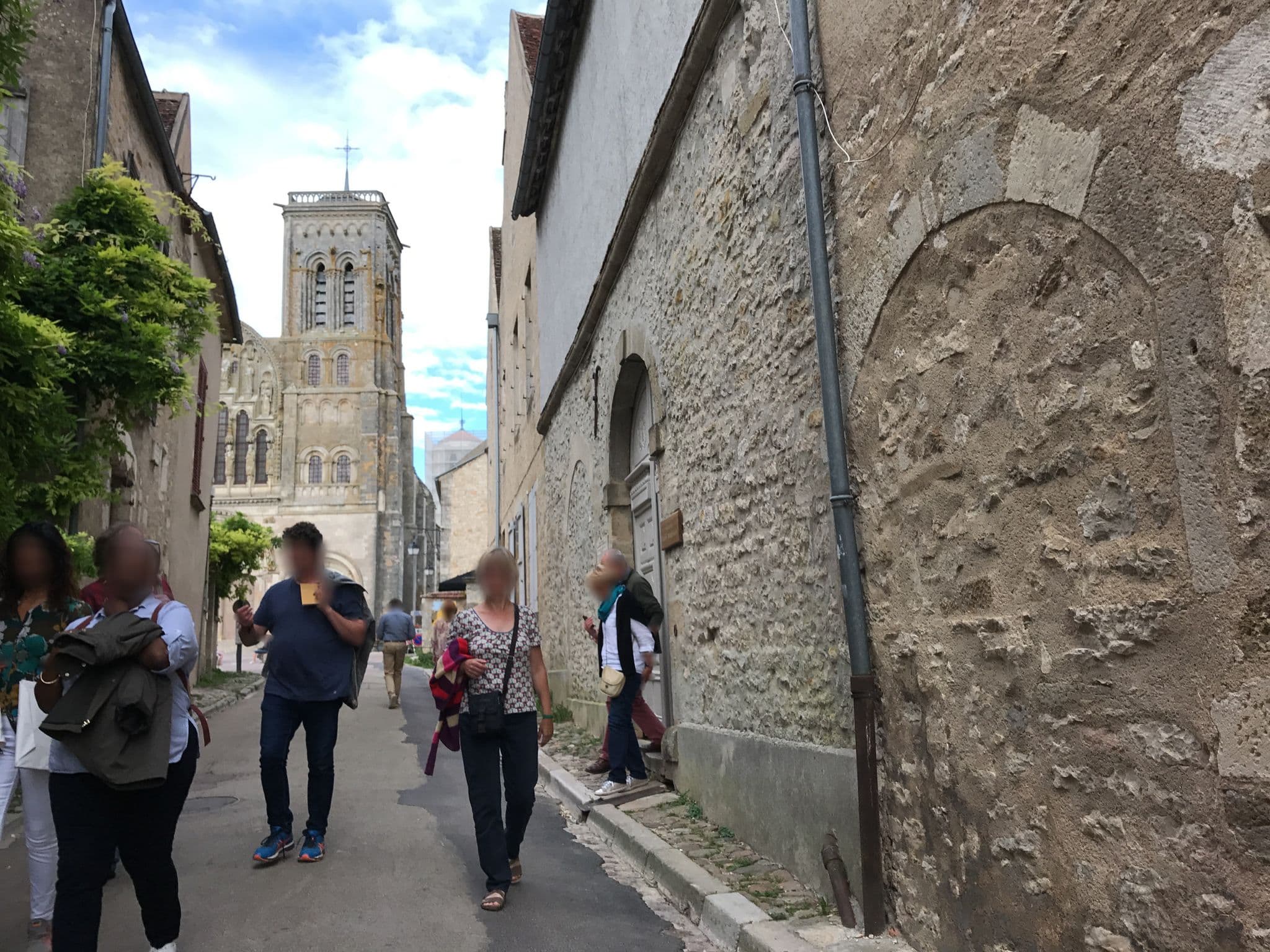 Street view near Centre Sainte-Madeleine, Avallon — © thepriben (CC BY-SA · Mapillary)