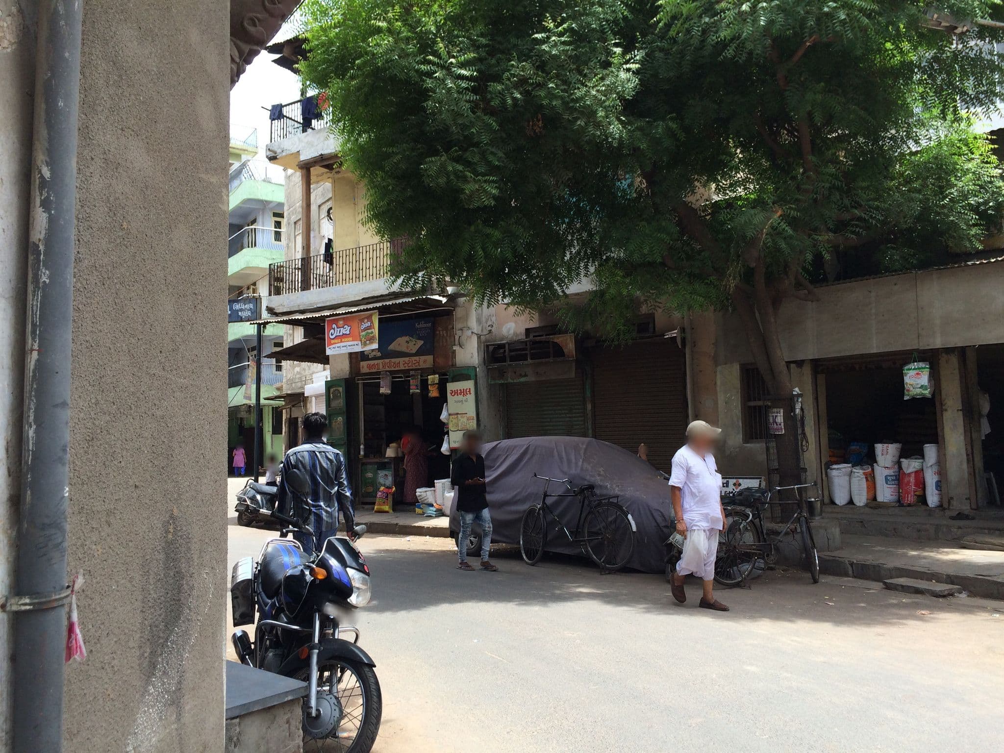 Street view near Deewanji Ni Haveli, Ahmedabad — © shravan91 (CC BY-SA · Mapillary)