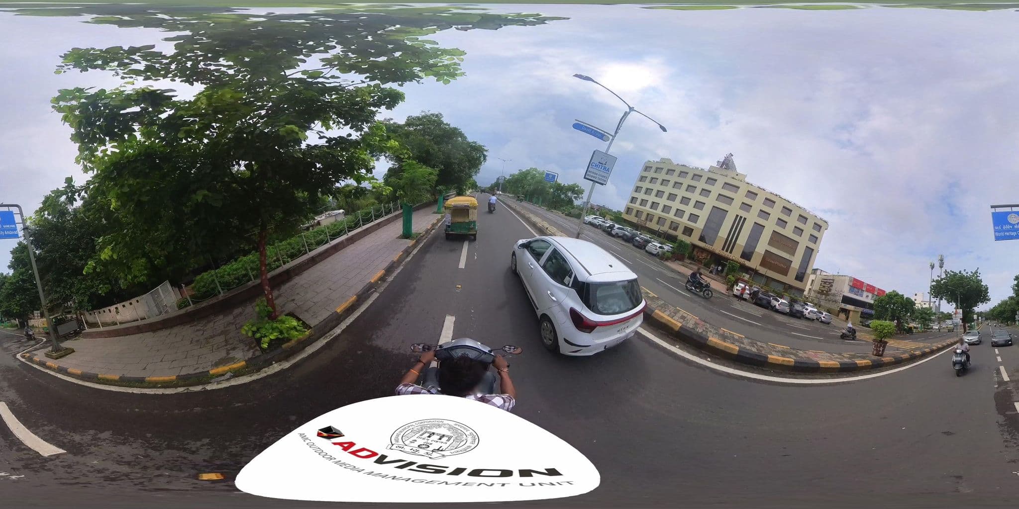 Street view near Hotel SilverCloud, Ahmadabad Cantonment — © skysign (CC BY-SA · Mapillary)