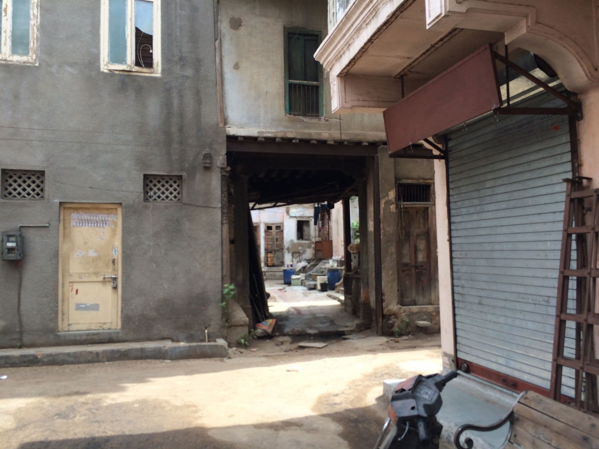 Street view near Hotel Kingsway Ahmedabad, Ahmedabad — © shravan91 (CC BY-SA · Mapillary)