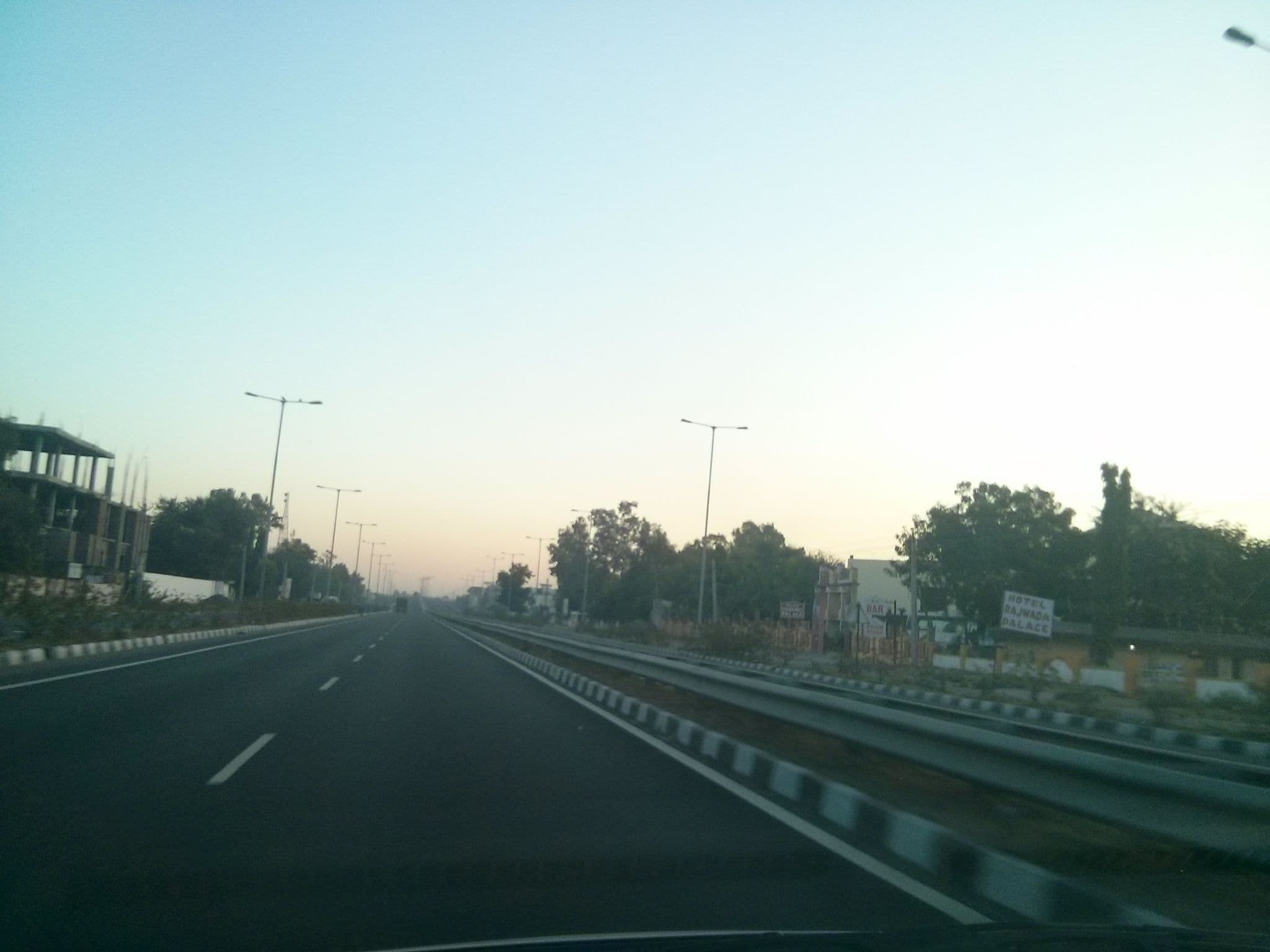 Street view near Hotel Chandrawati Palace, Sāntpur — © shravan91 (CC BY-SA · Mapillary)