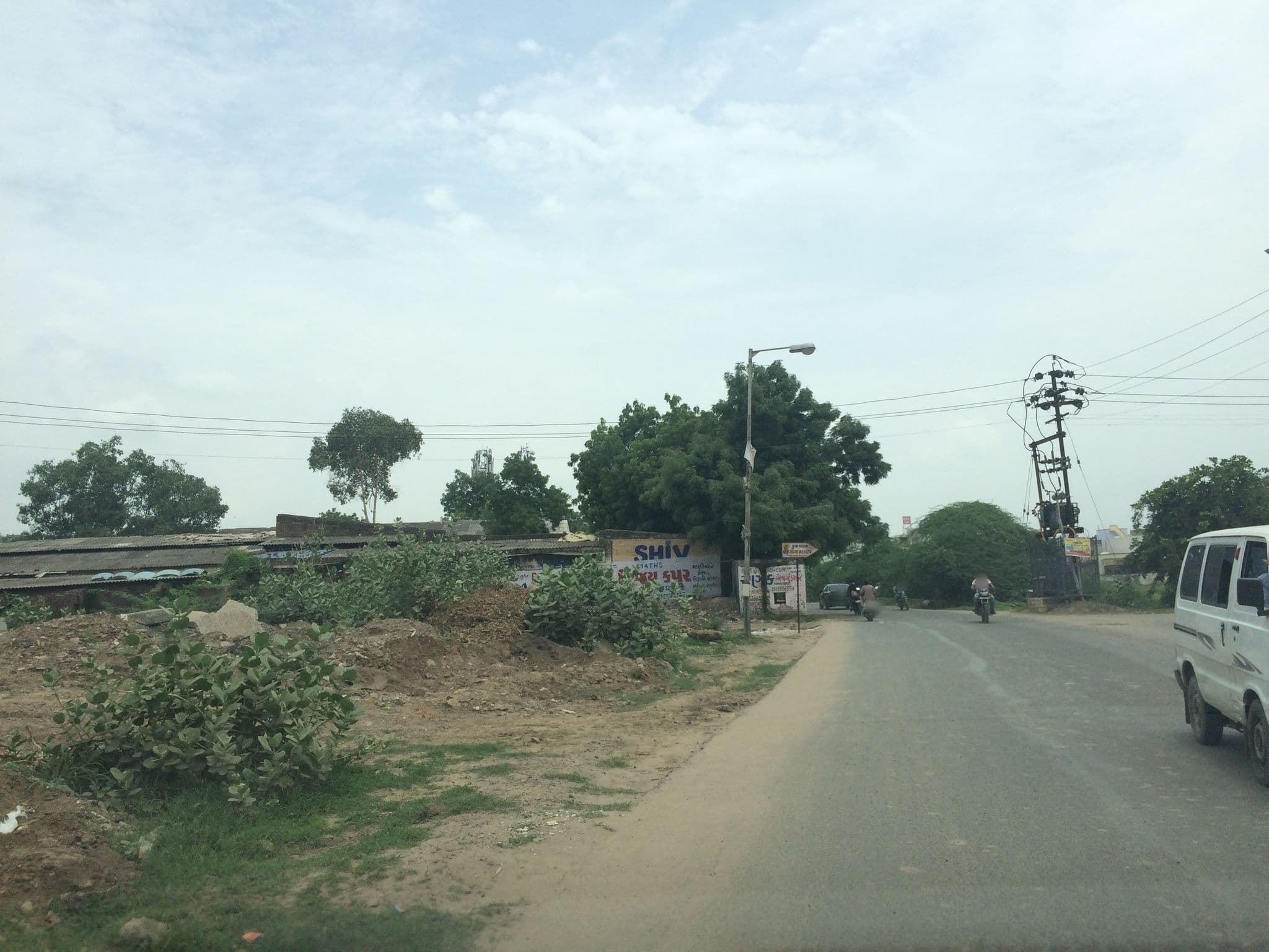 Street view near Hotel Kingston, Ahmadabad Cantonment — © shravan91 (CC BY-SA · Mapillary)