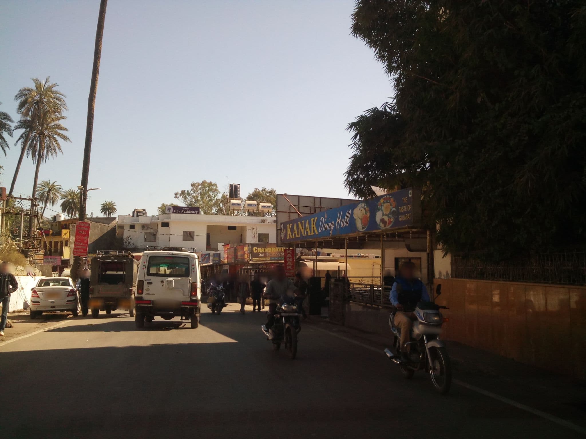 Street view near Hotel Vandemataram, Ābu — © shravan91 (CC BY-SA · Mapillary)
