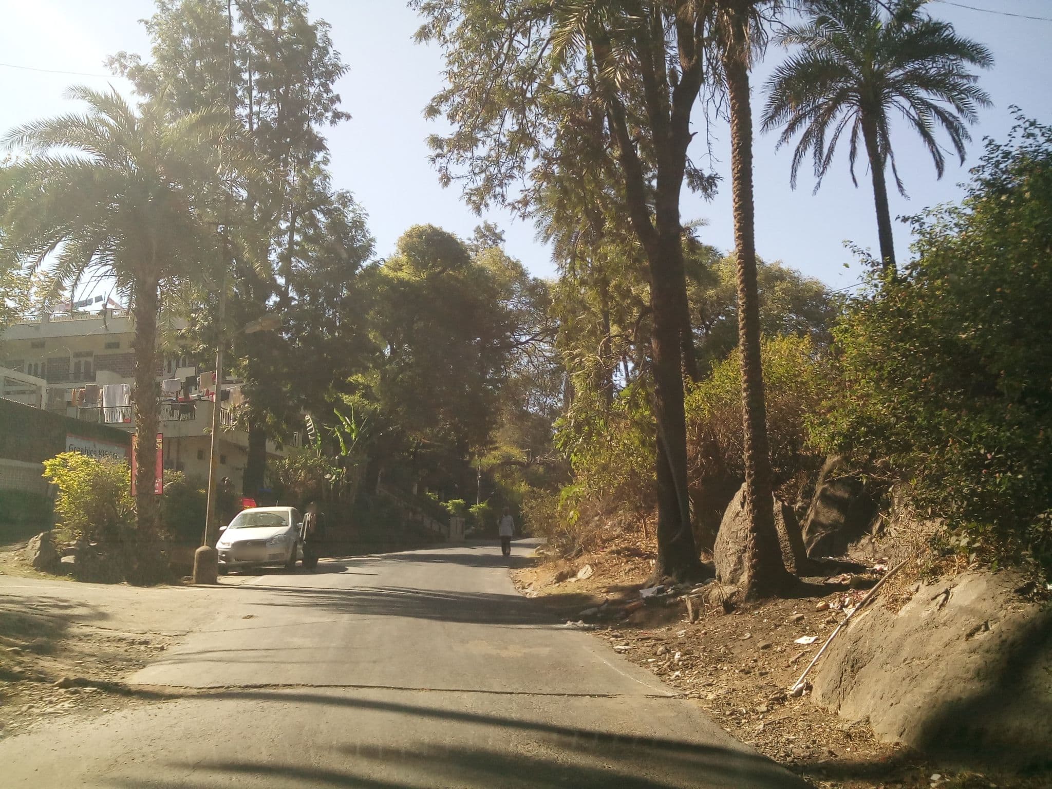 Street view near Babbar's Den, Ābu — © shravan91 (CC BY-SA · Mapillary)