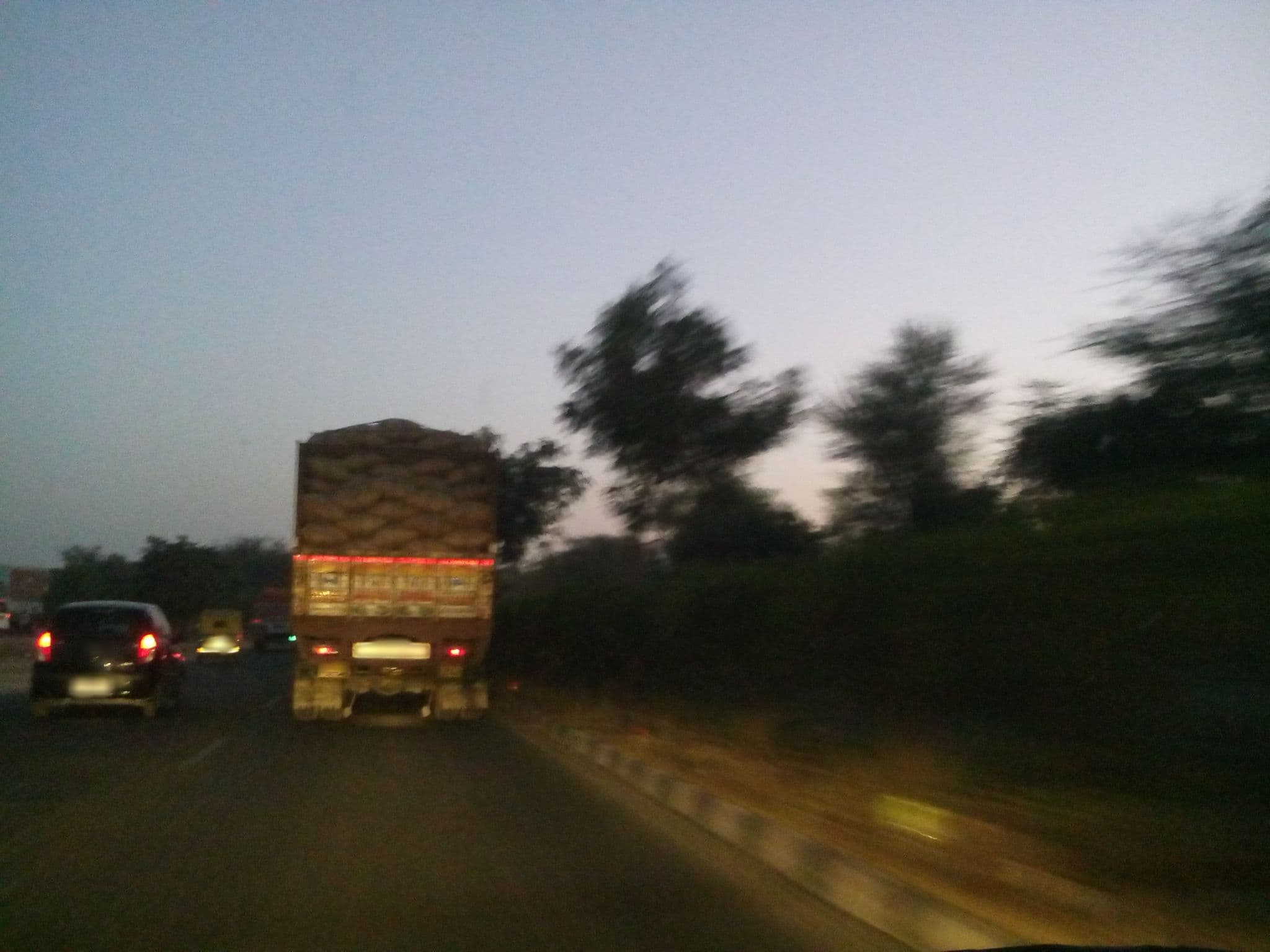 Street view near Hotel Khodal, Mahesāna — © shravan91 (CC BY-SA · Mapillary)