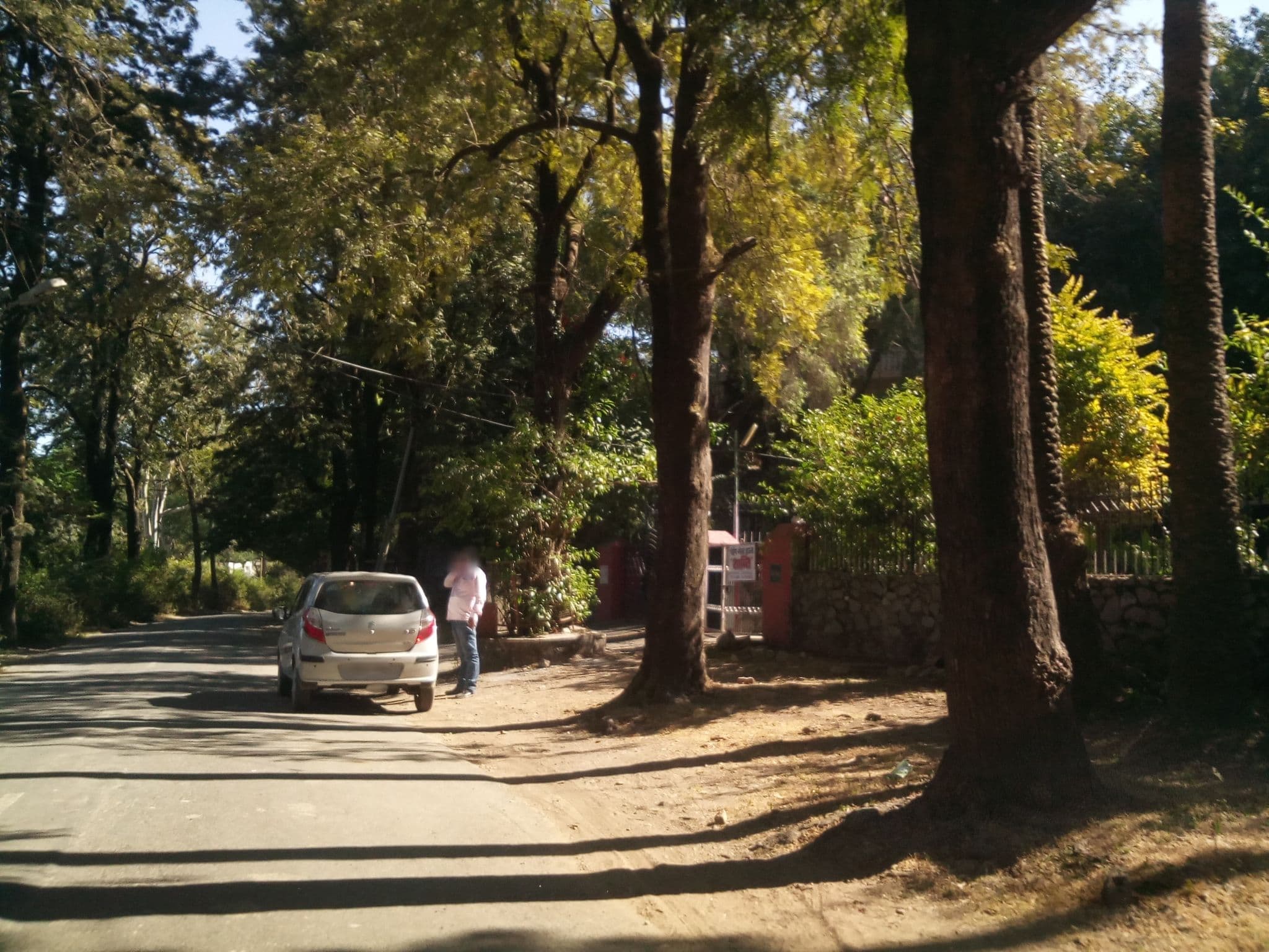 Street view near Shalimar Cottage, Ābu — © shravan91 (CC BY-SA · Mapillary)