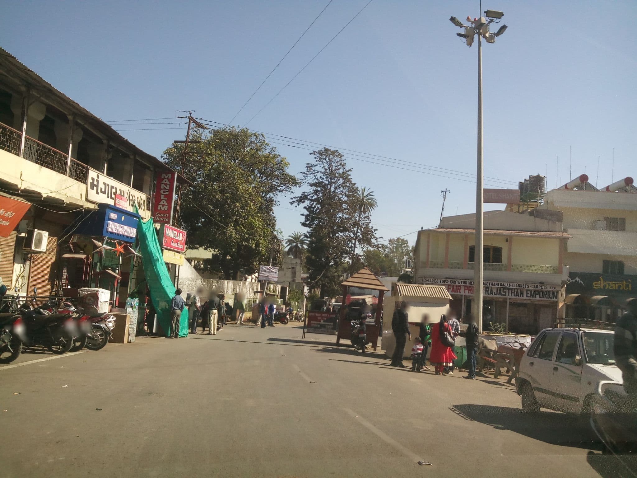 Street view near Hotel Ganesh, Ābu — © shravan91 (CC BY-SA · Mapillary)