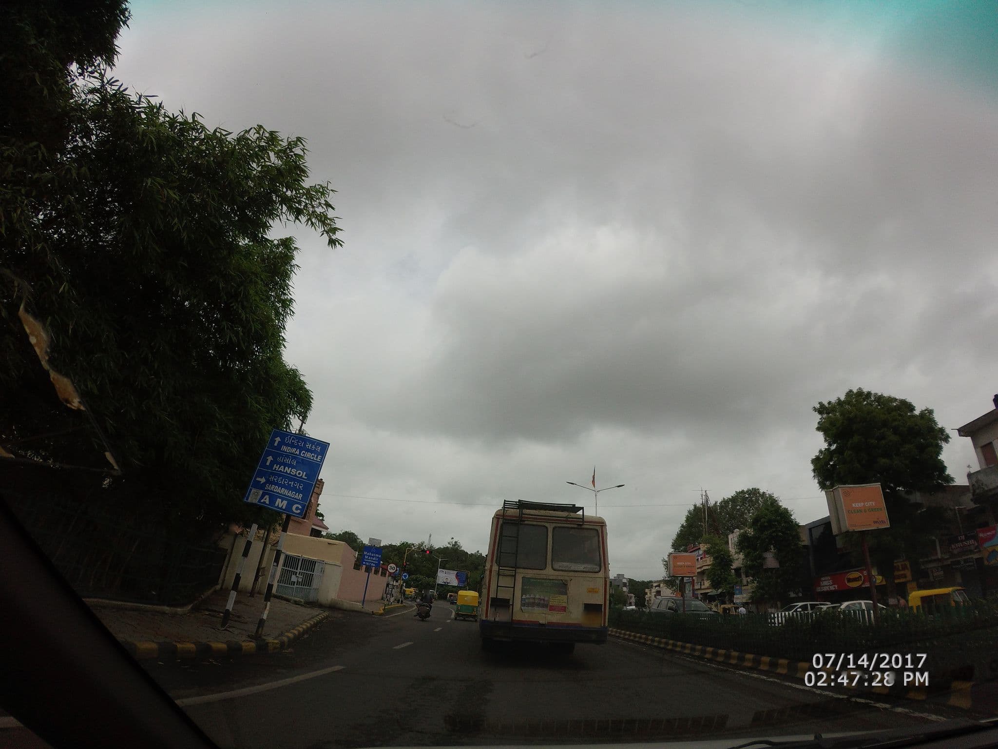 Street view near Hotel Choice Inn Sunset, Bhat — © shravan91 (CC BY-SA · Mapillary)