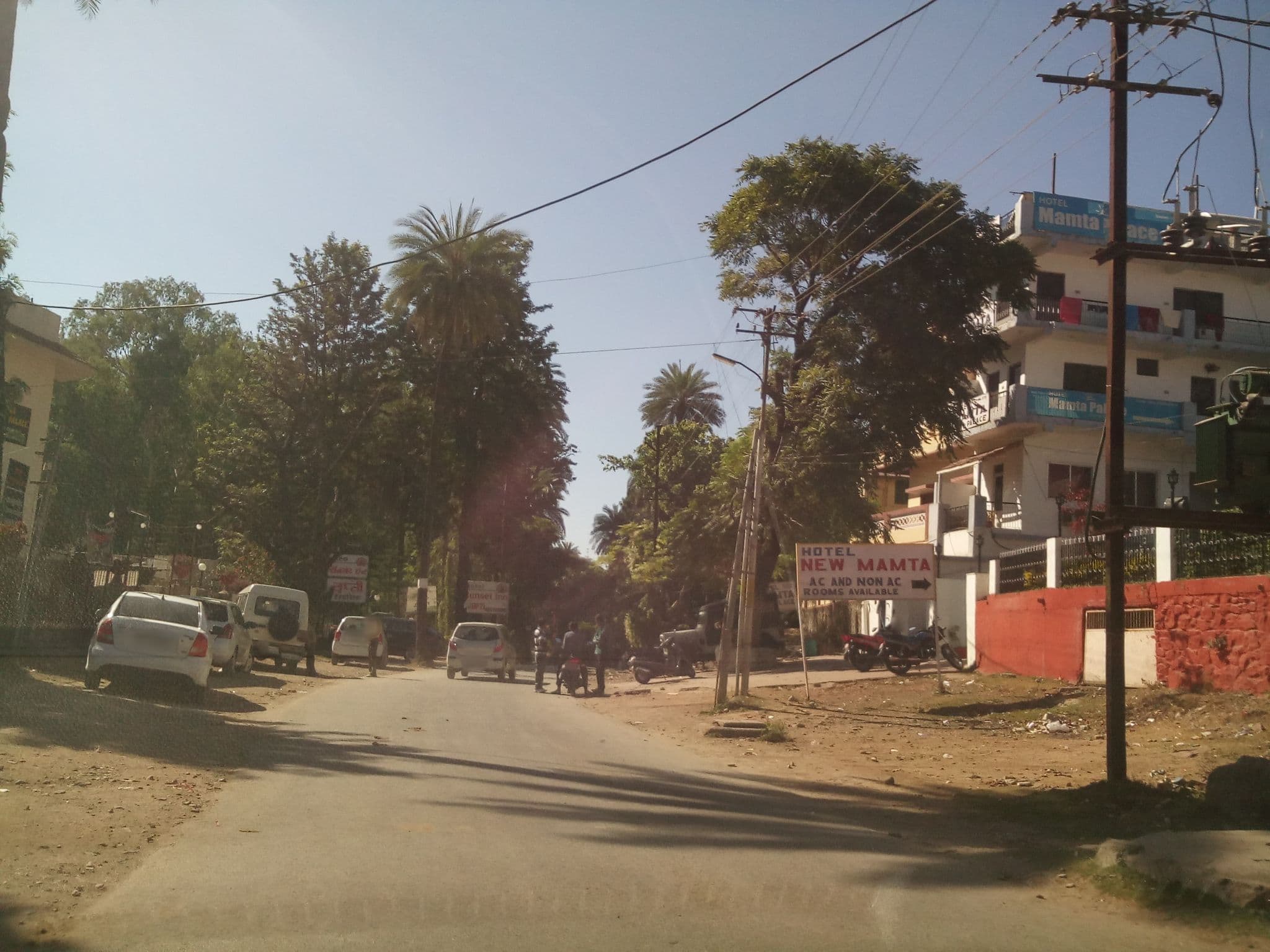 Street view near Kabra's Inn, Ābu — © shravan91 (CC BY-SA · Mapillary)