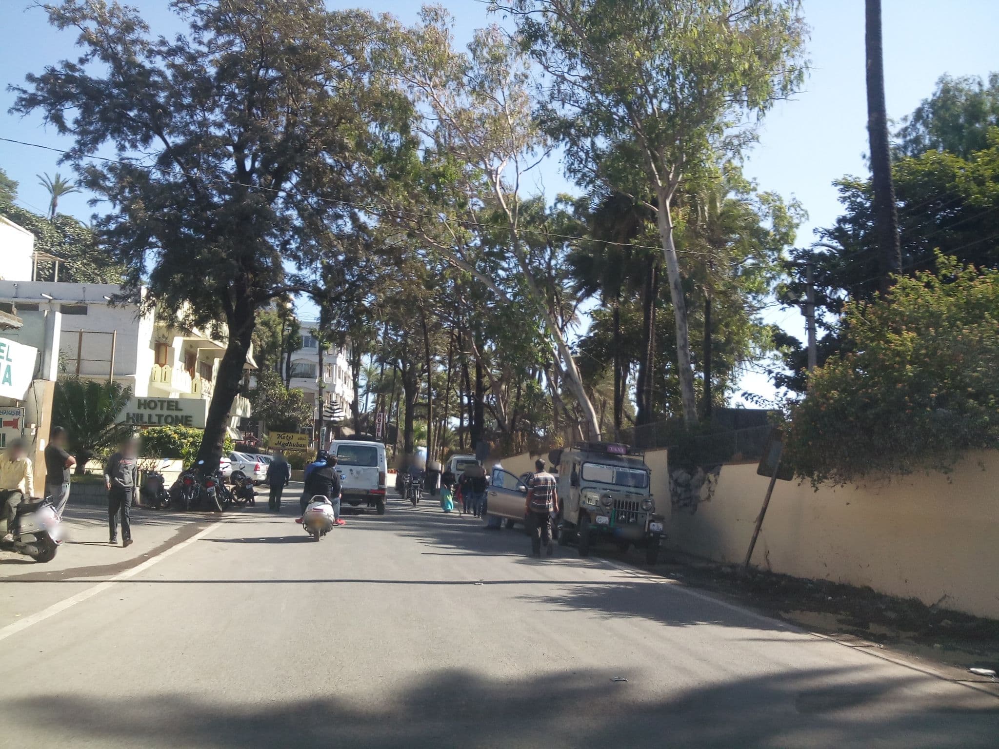 Street view near Vrindavan Restaurant, Ābu — © shravan91 (CC BY-SA · Mapillary)