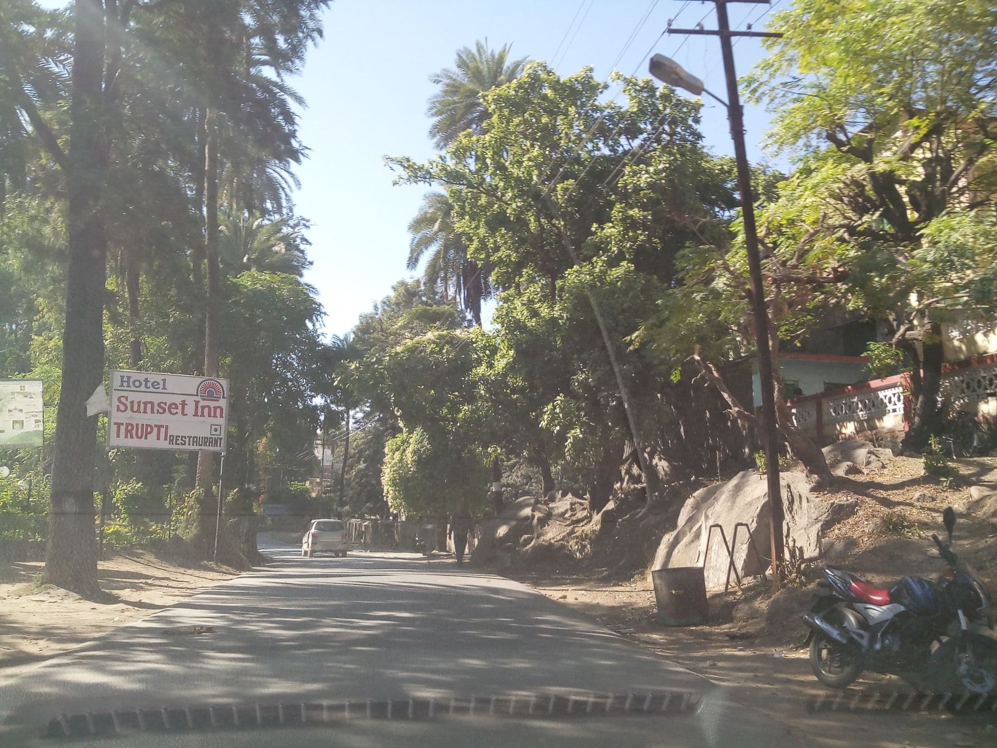 Street view near Hotel Mamta Palace, Ābu — © shravan91 (CC BY-SA · Mapillary)