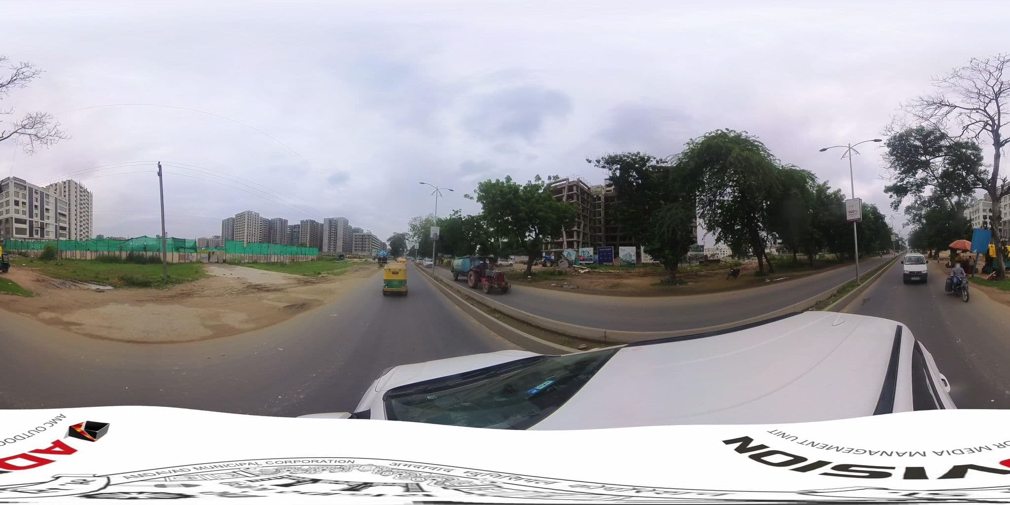 Street view near Sterling Greenwoods Club and Lake Resort, Chiloda — © skysign (CC BY-SA · Mapillary)