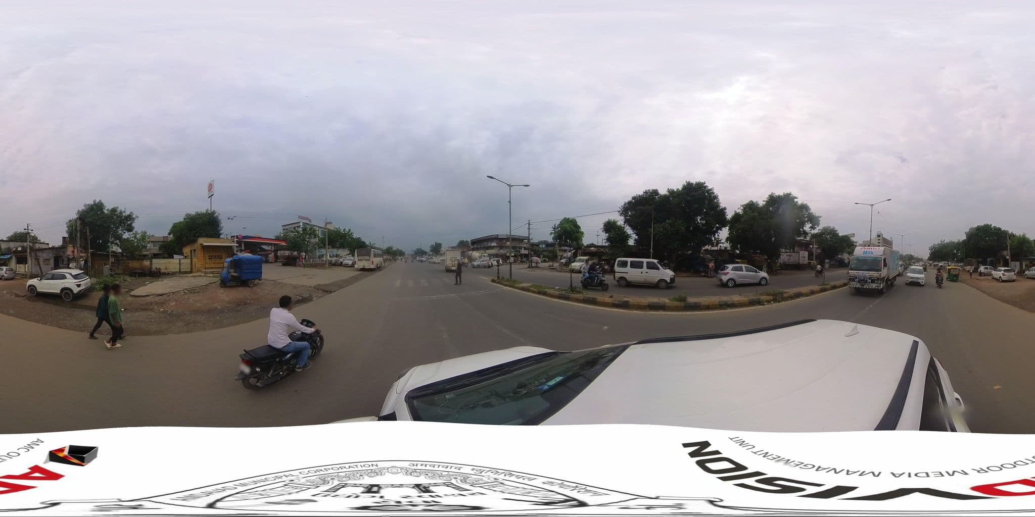 Street view near Gangotri Hotel, Naroda — © skysign (CC BY-SA · Mapillary)