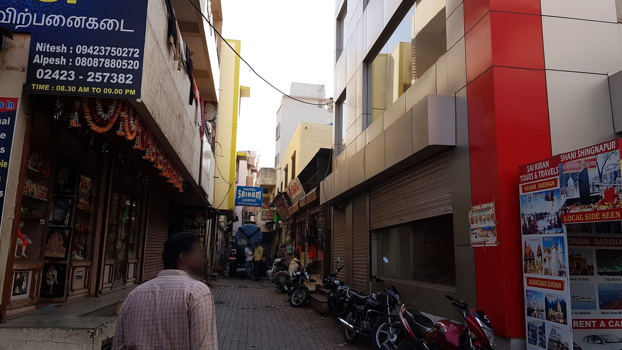 Street view near Hotel Gaurav Palace, Shirdi — © gunmac (CC BY-SA · Mapillary)
