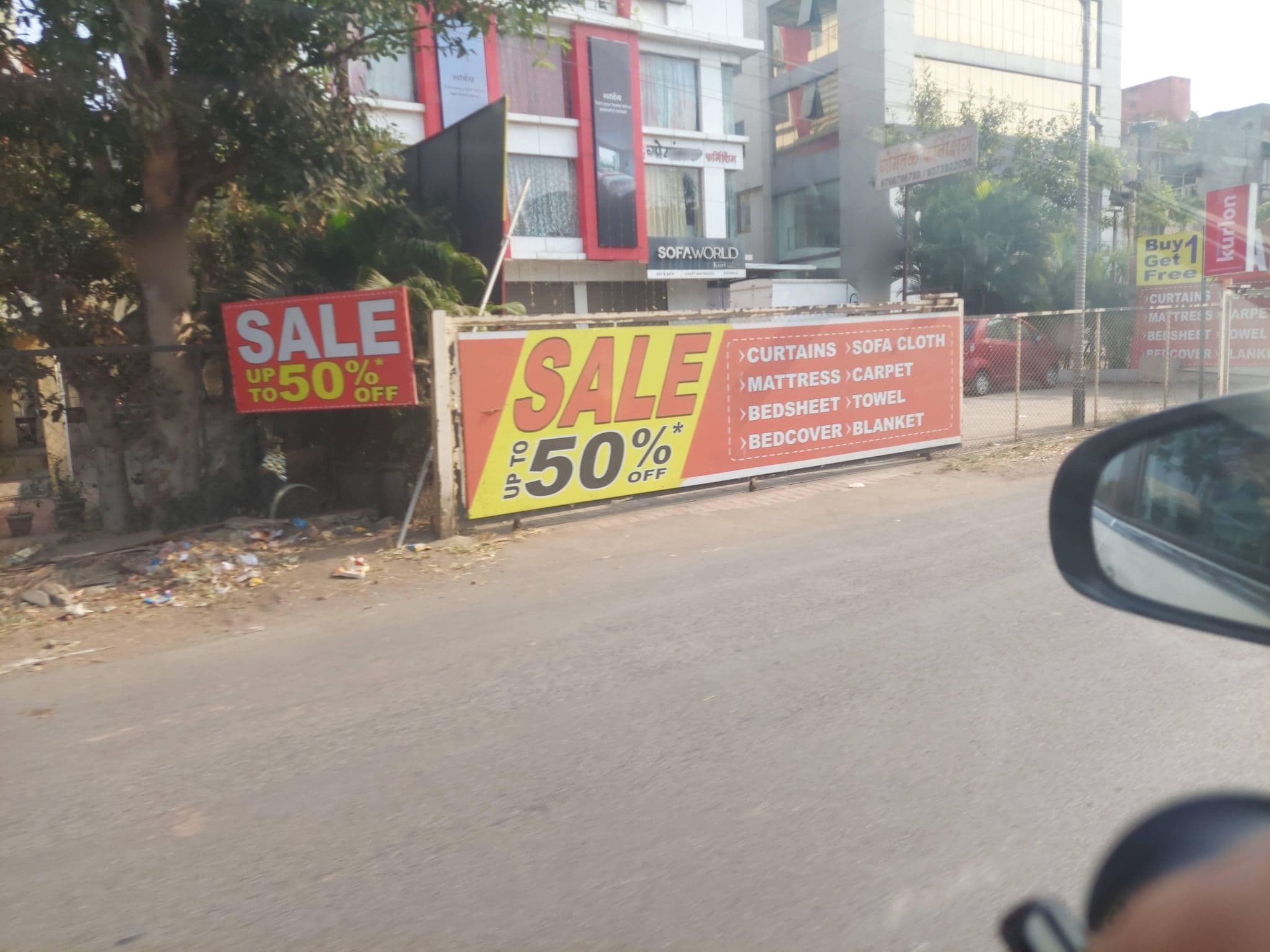 Street view near Hotel Landmark, Deolāli — © Dhammaratna (CC BY-SA · Mapillary)