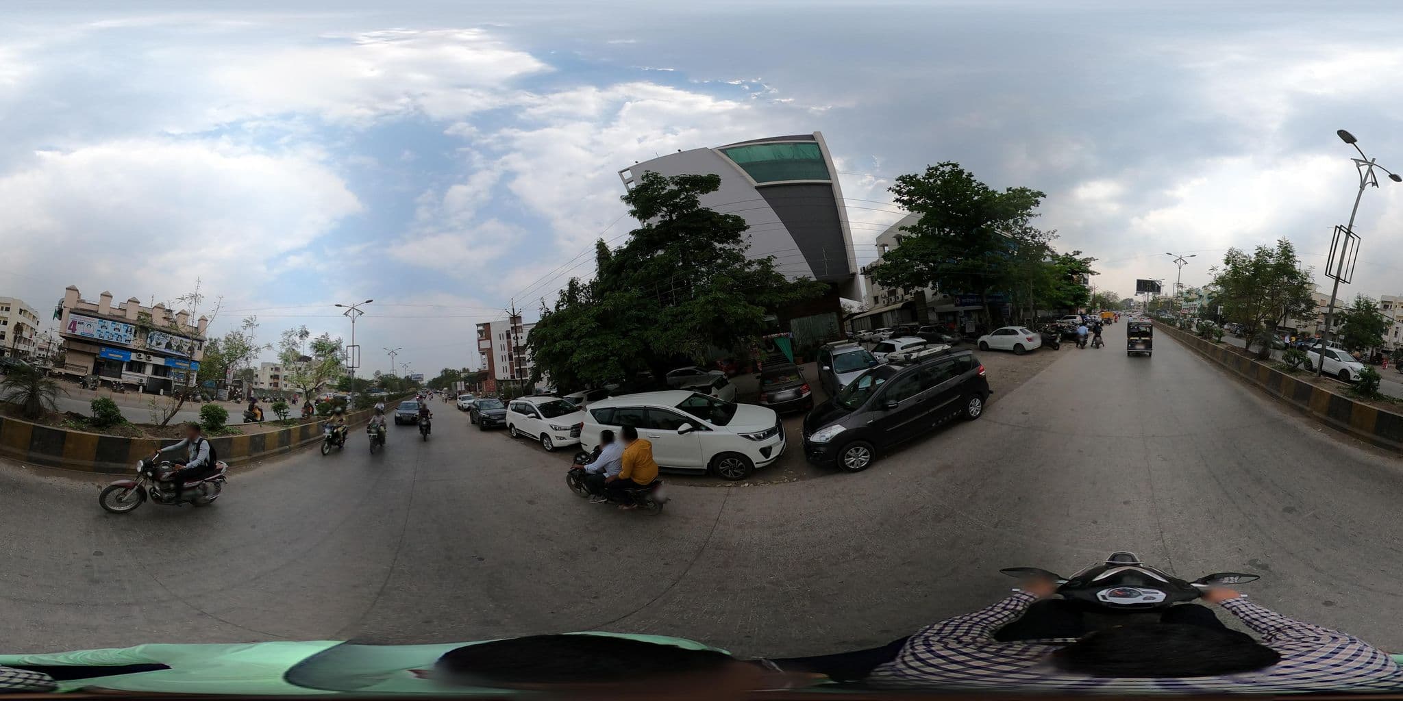 Street view near Keys Hotels, Aurangabad — © HimanshuDeshpande (CC BY-SA · Mapillary)