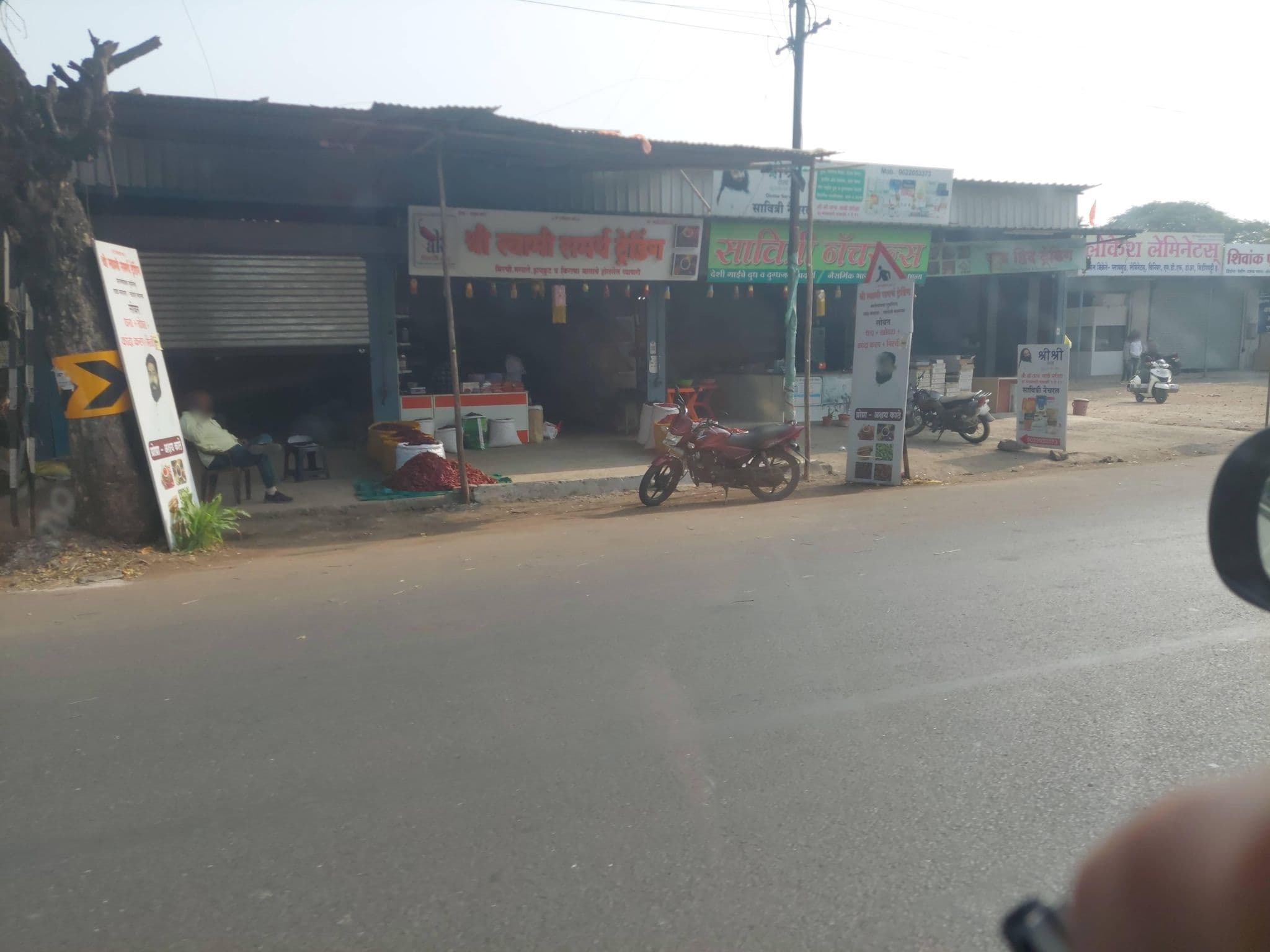 Street view near Avinash Inn Hotel, Nashik — © Dhammaratna (CC BY-SA · Mapillary)
