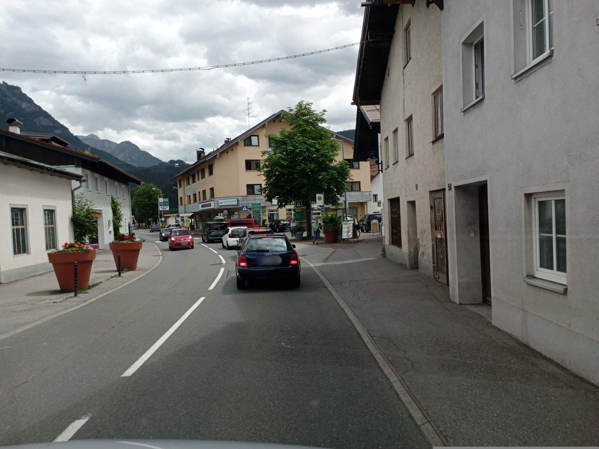 Street view near Gasthof Goldene Krone, Reutte — © atze02 (CC BY-SA · Mapillary)