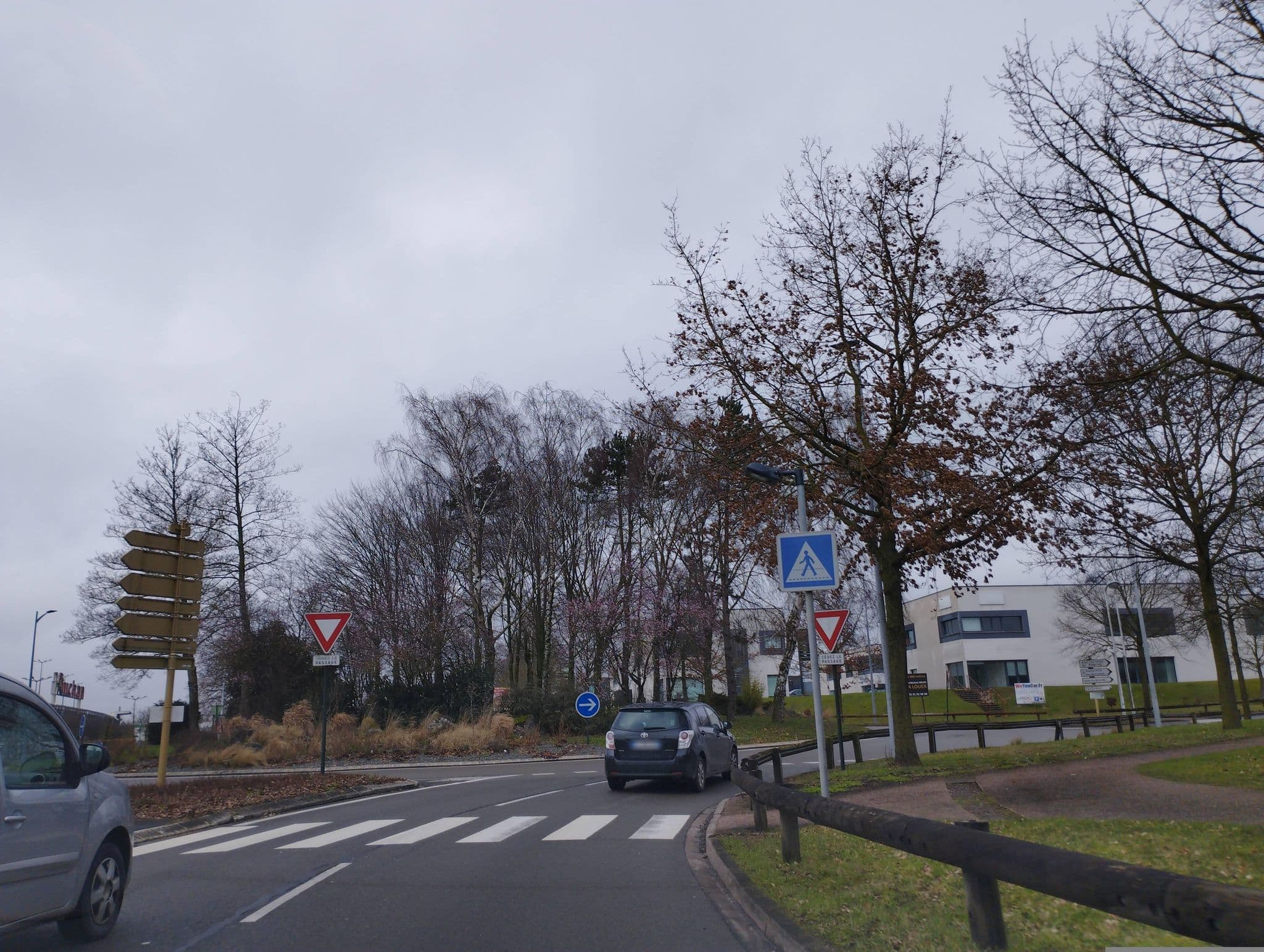 Street view near B&B Hôtel, Anzin-Saint-Aubin — © kritic (CC BY-SA · Mapillary)
