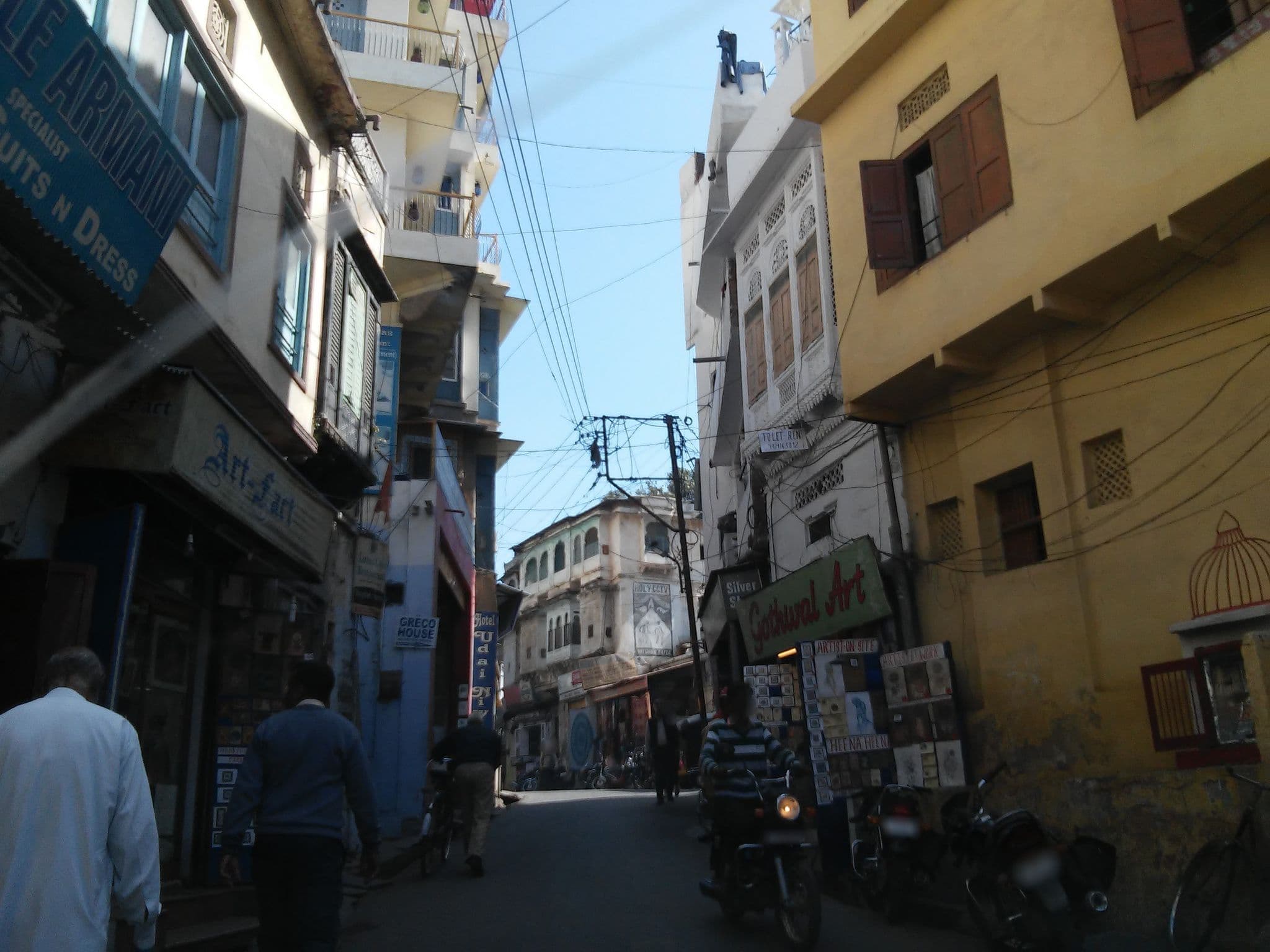 Street view near Hotel Udai Niwas, Udaipur — © shravan91 (CC BY-SA · Mapillary)