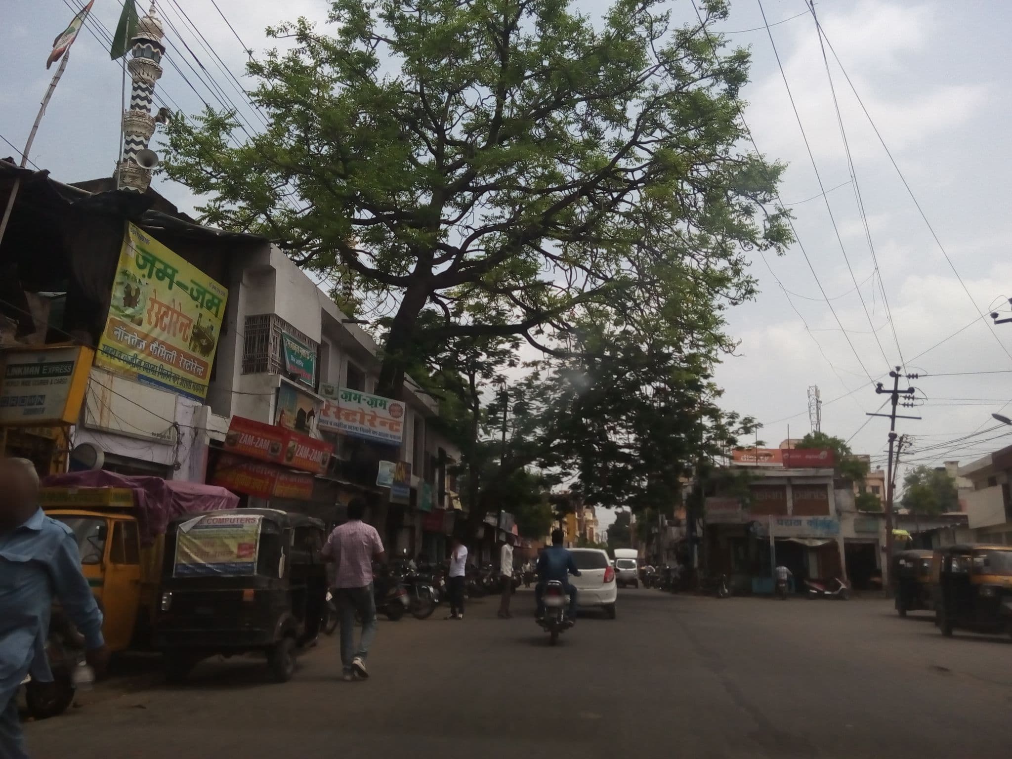 Street view near Kaveri Palace Hotel, Udaipur — © thejeshgn (CC BY-SA · Mapillary)