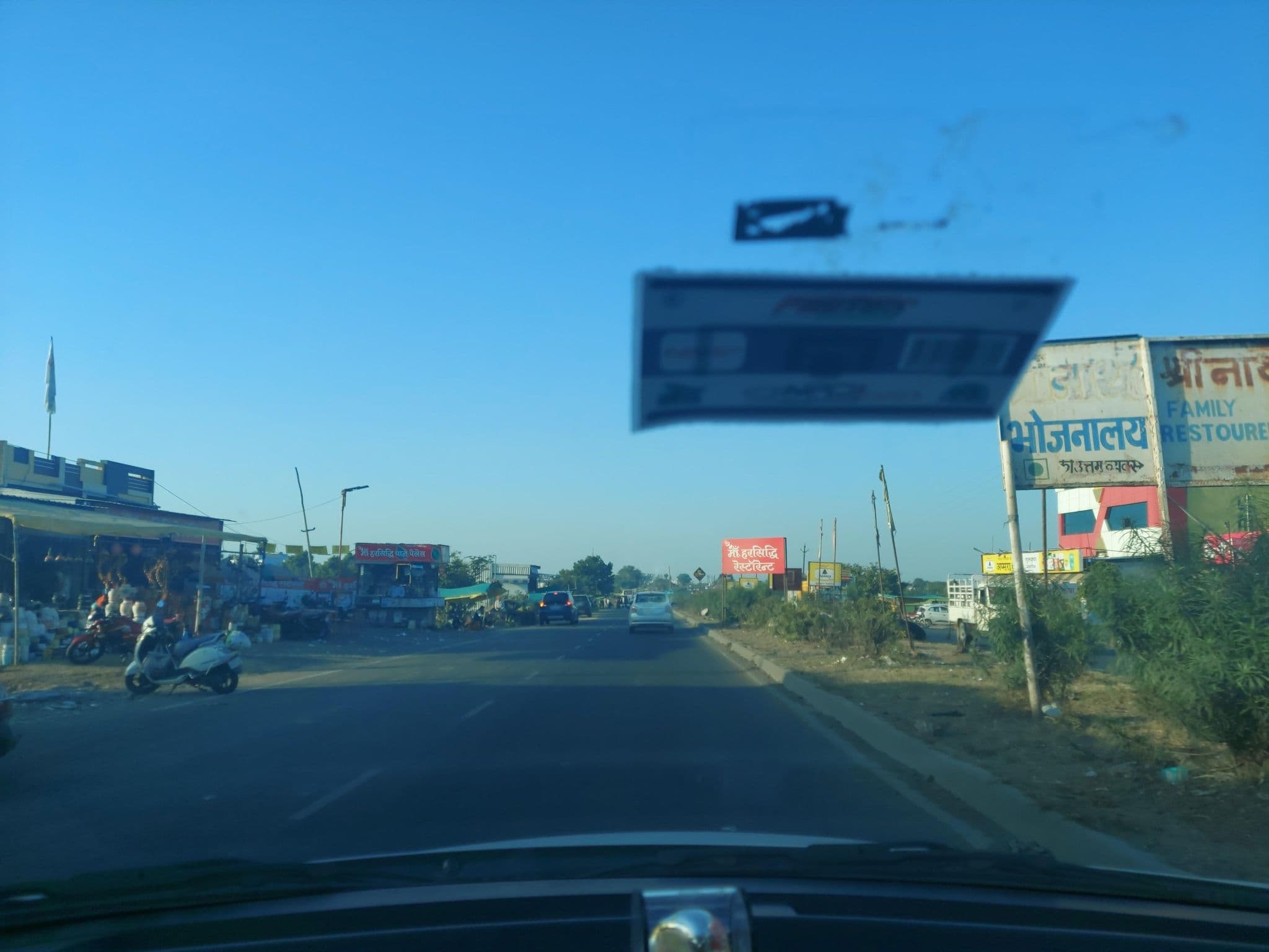 Street view near Hotel Shree Nath, Sānwer — © amaldatta555 (CC BY-SA · Mapillary)