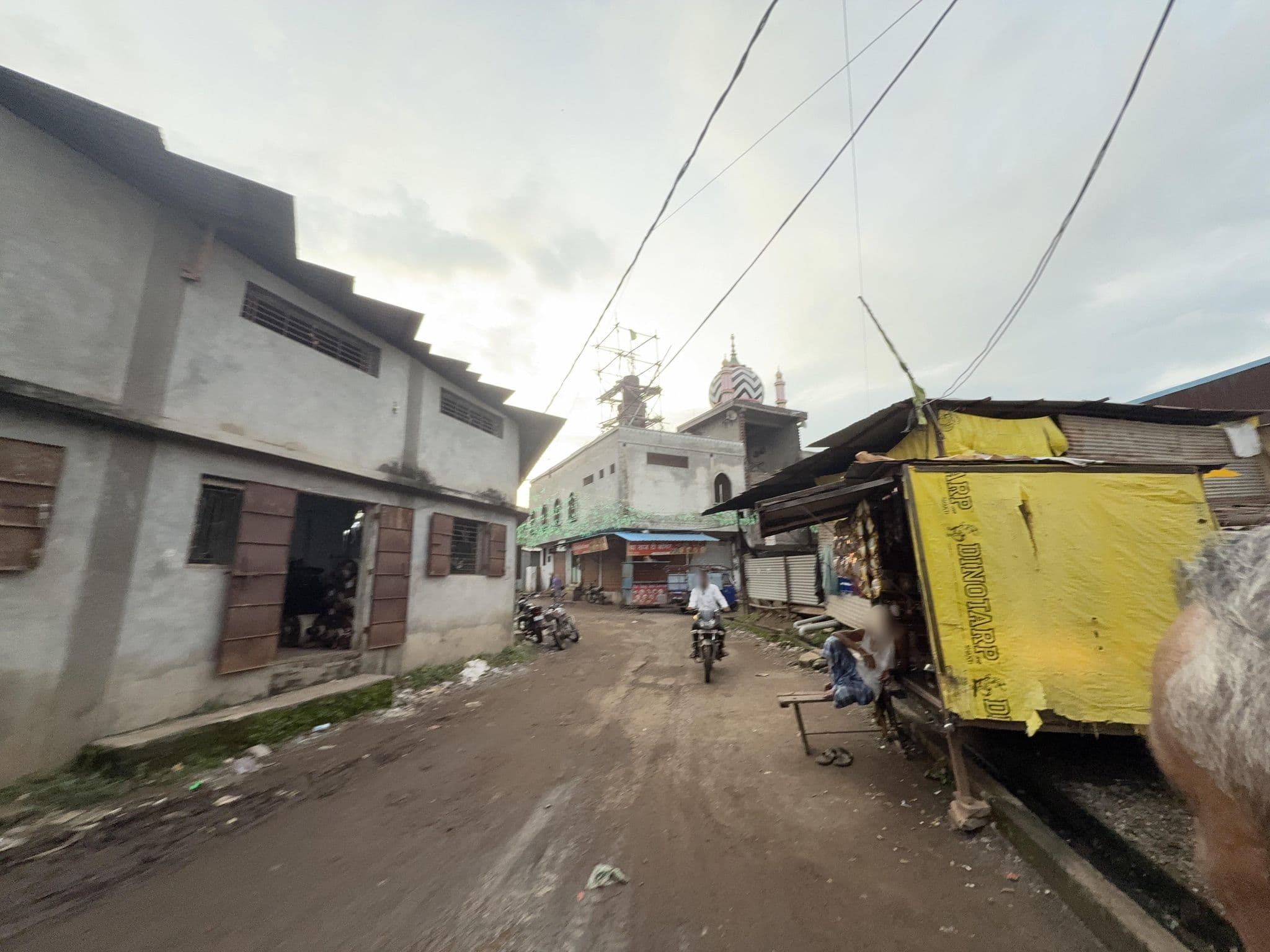 Street view near Hotel Madhuvan, Burhānpur — © misbaansari774 (CC BY-SA · Mapillary)