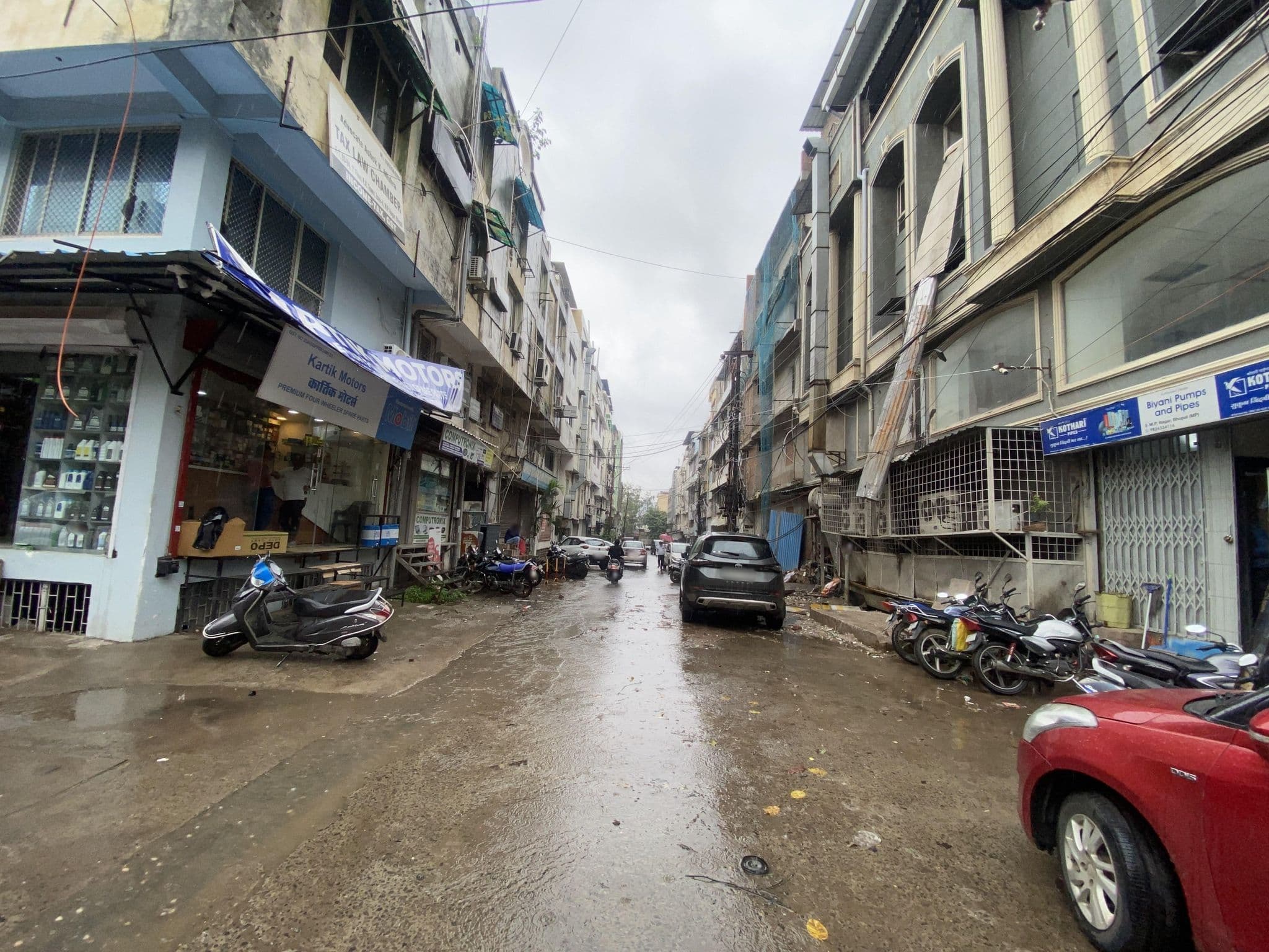 Street view near LegalEdge Tutorials, Bhopal — © mansa_52 (CC BY-SA · Mapillary)