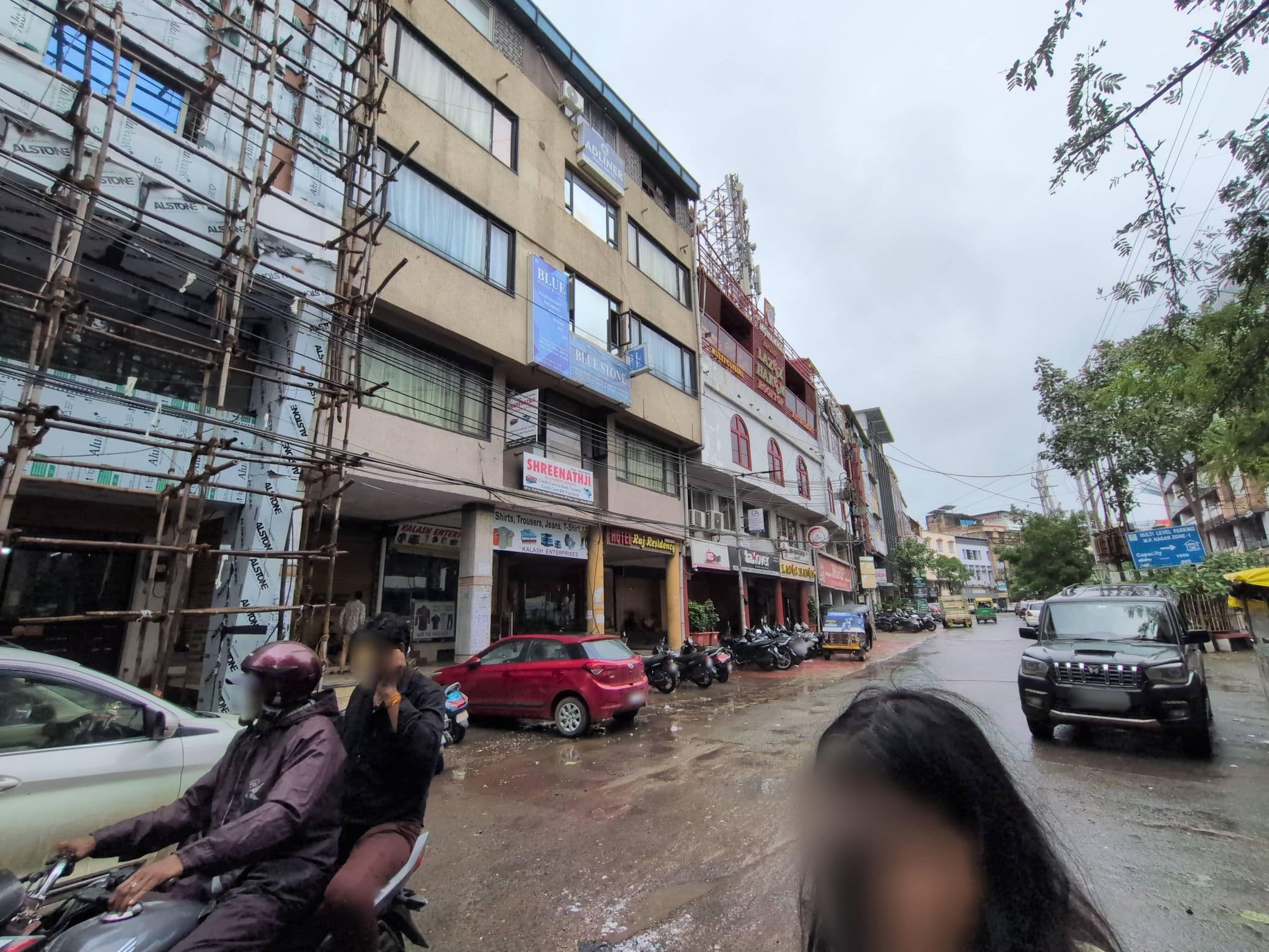 Street view near Hotel Amar Vilas, Bhopal — © anushka310 (CC BY-SA · Mapillary)