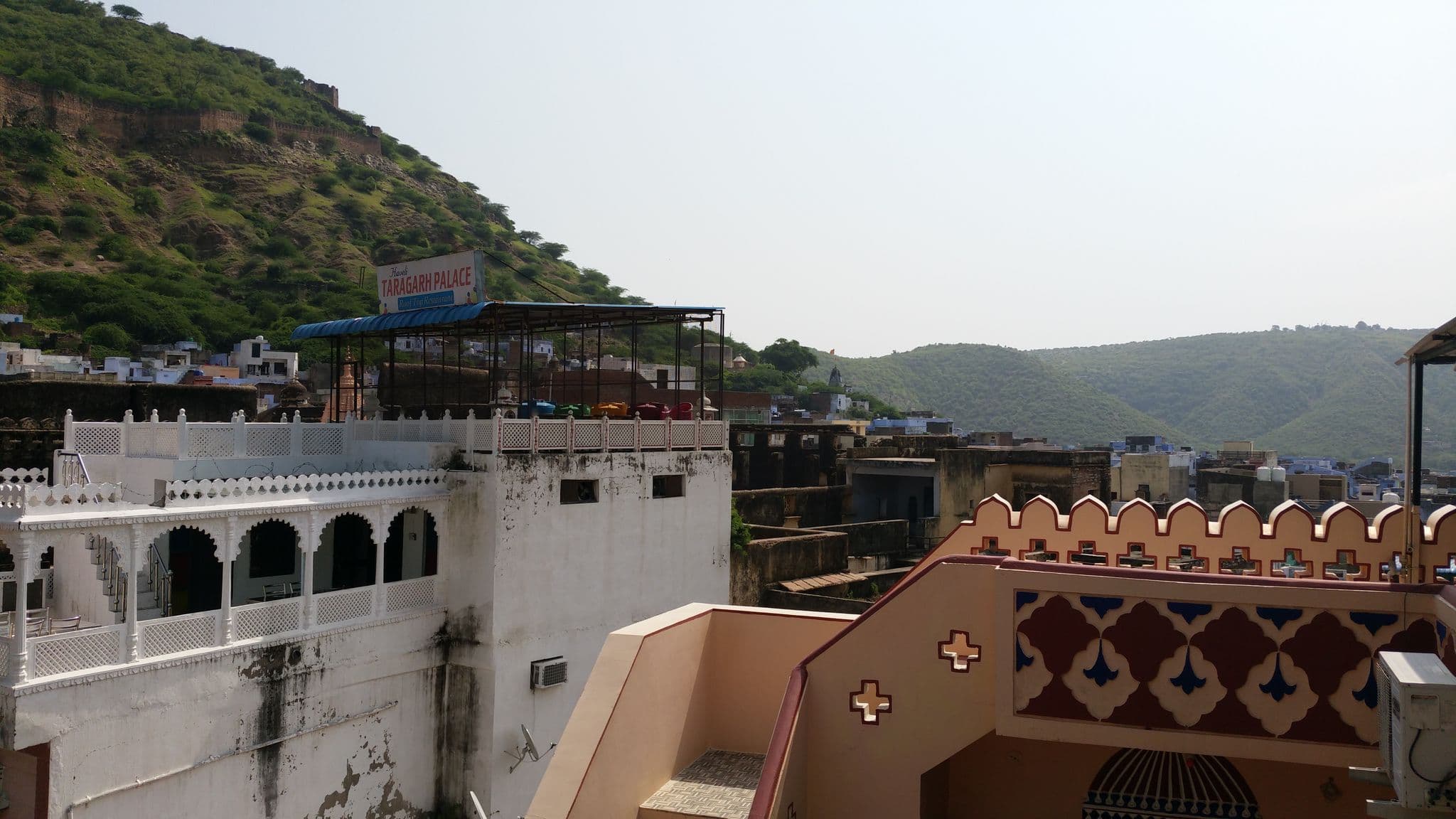 Street view near Haveli Taragarh Palace, Būndi — © shlublu (CC BY-SA · Mapillary)