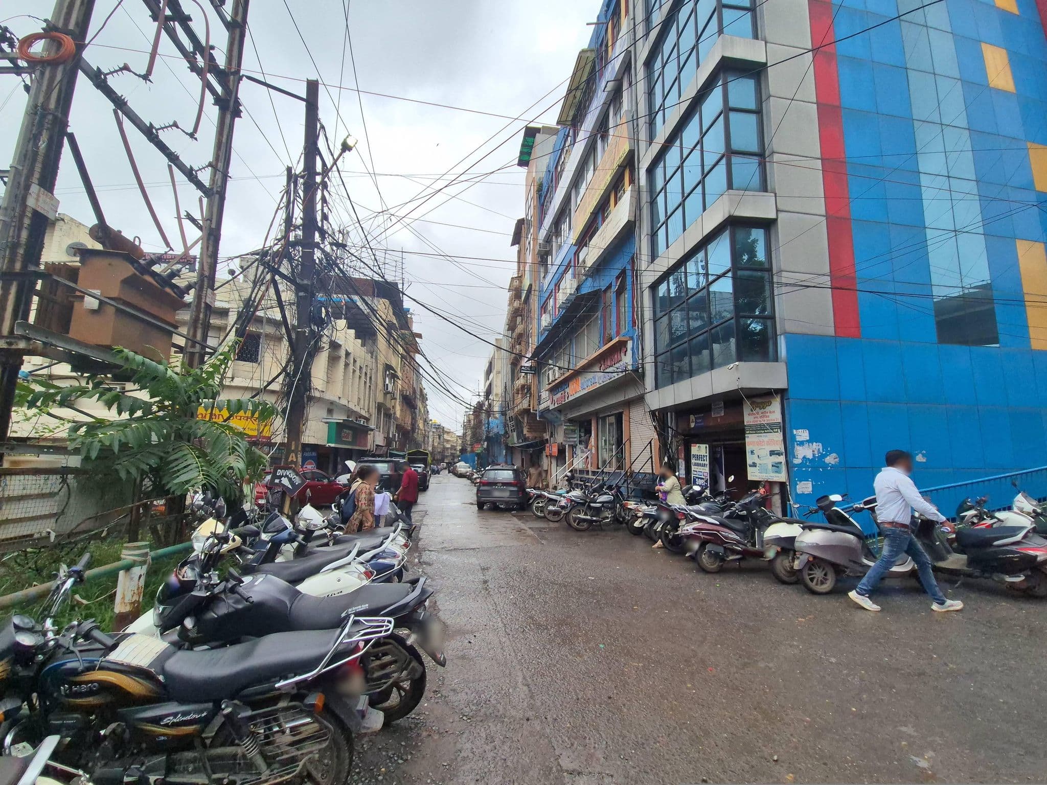 Street view near Hotel Gud Stay, Bhopal — © Mansi_B (CC BY-SA · Mapillary)