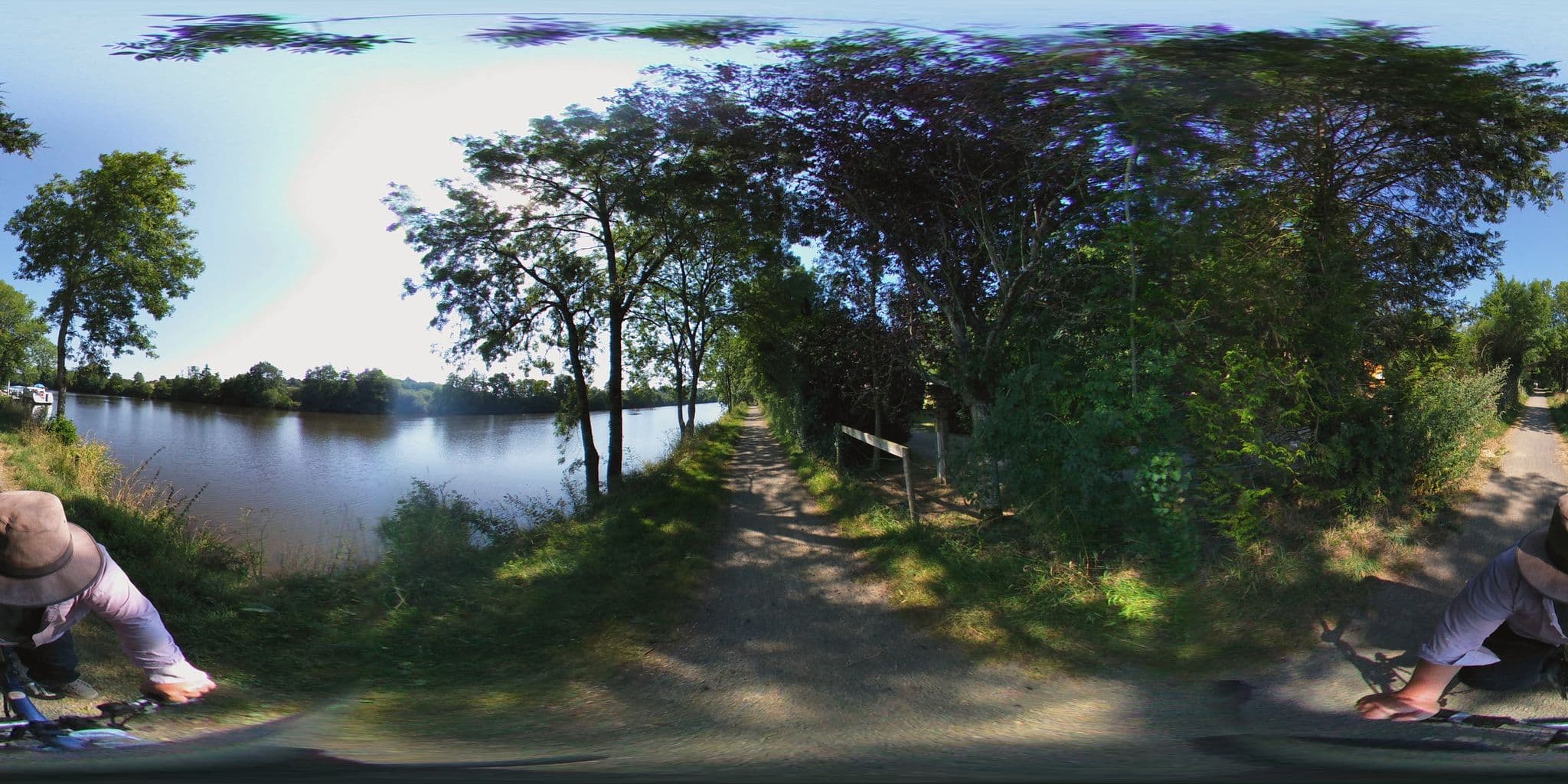Street view near Camping Port Ribouet., Champigné — © geovelo (CC BY-SA · Mapillary)