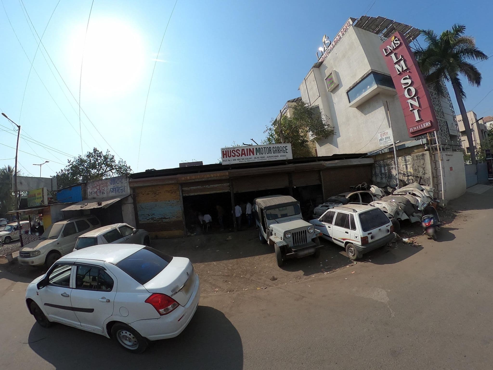 Street view near Hotel Venkateshwar, Aurangabad — © HimanshuDeshpande (CC BY-SA · Mapillary)
