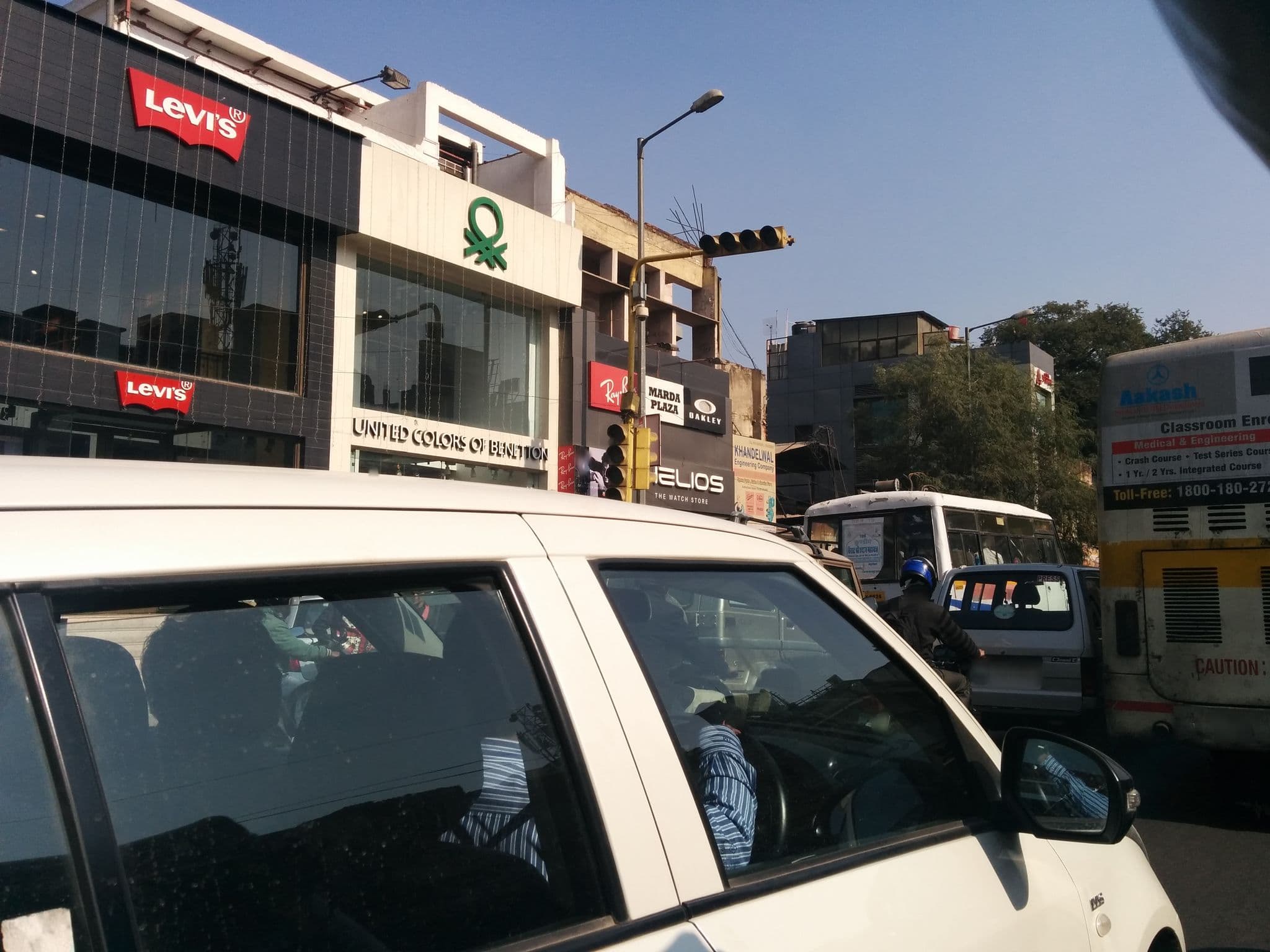 Street view near Hotel Jaies, Jaipur — © sashazykov (CC BY-SA · Mapillary)