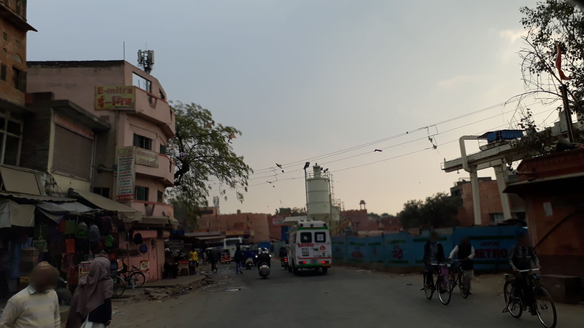 Street view near Bombay Hotel, Jaipur — © maiti21 (CC BY-SA · Mapillary)