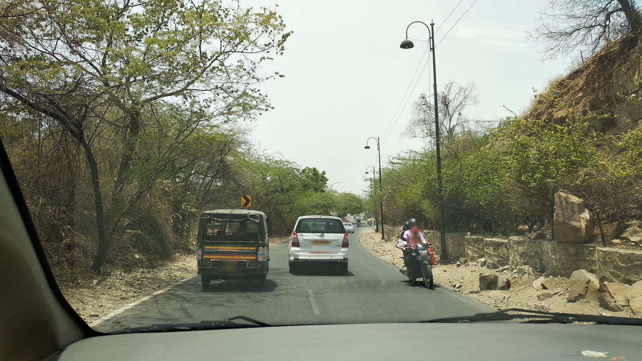 Street view near Hotel Sanj, Ākera — © boracasli (CC BY-SA · Mapillary)