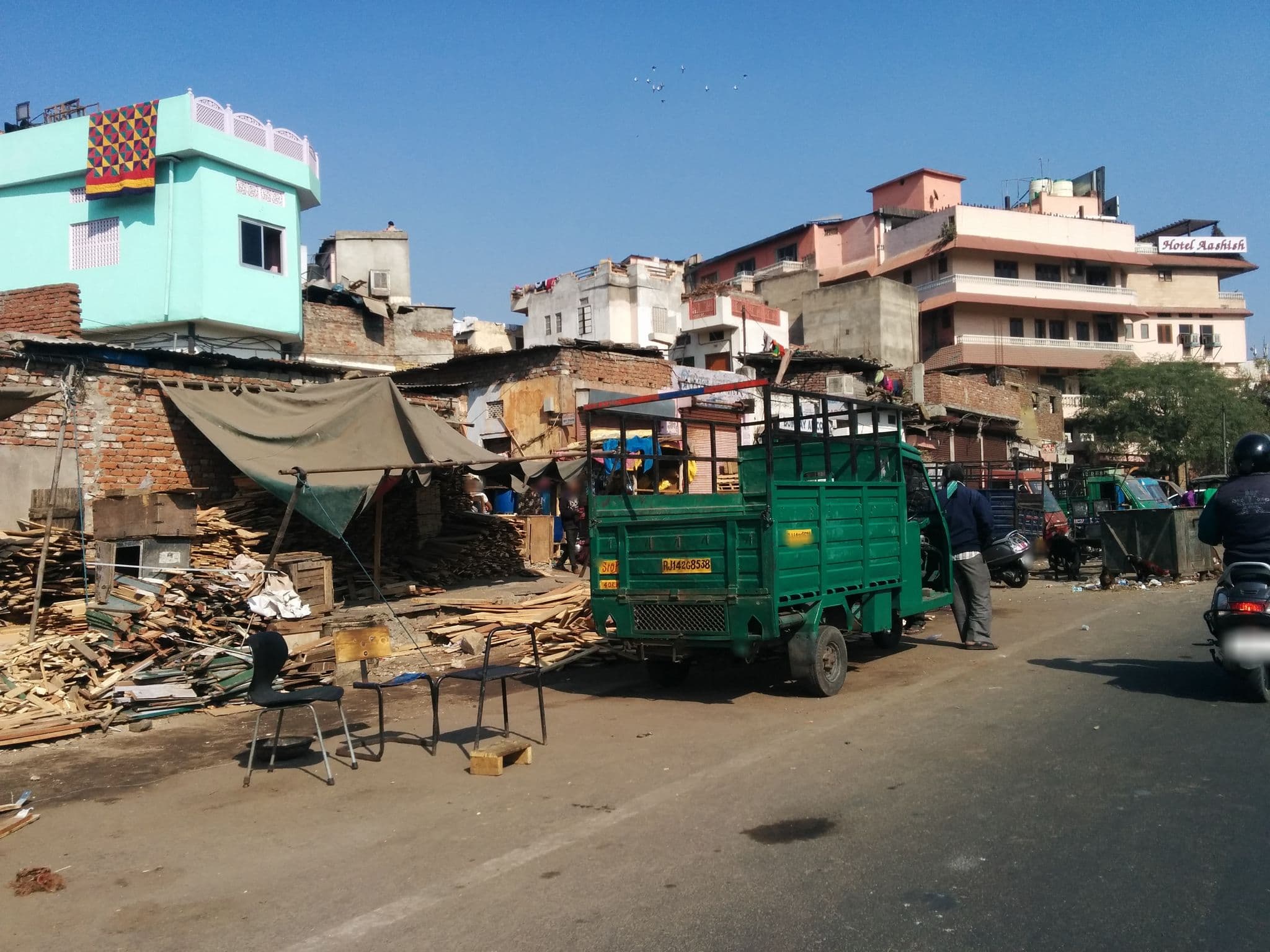 Street view near Ambika Guest House, Jaipur — © sashazykov (CC BY-SA · Mapillary)