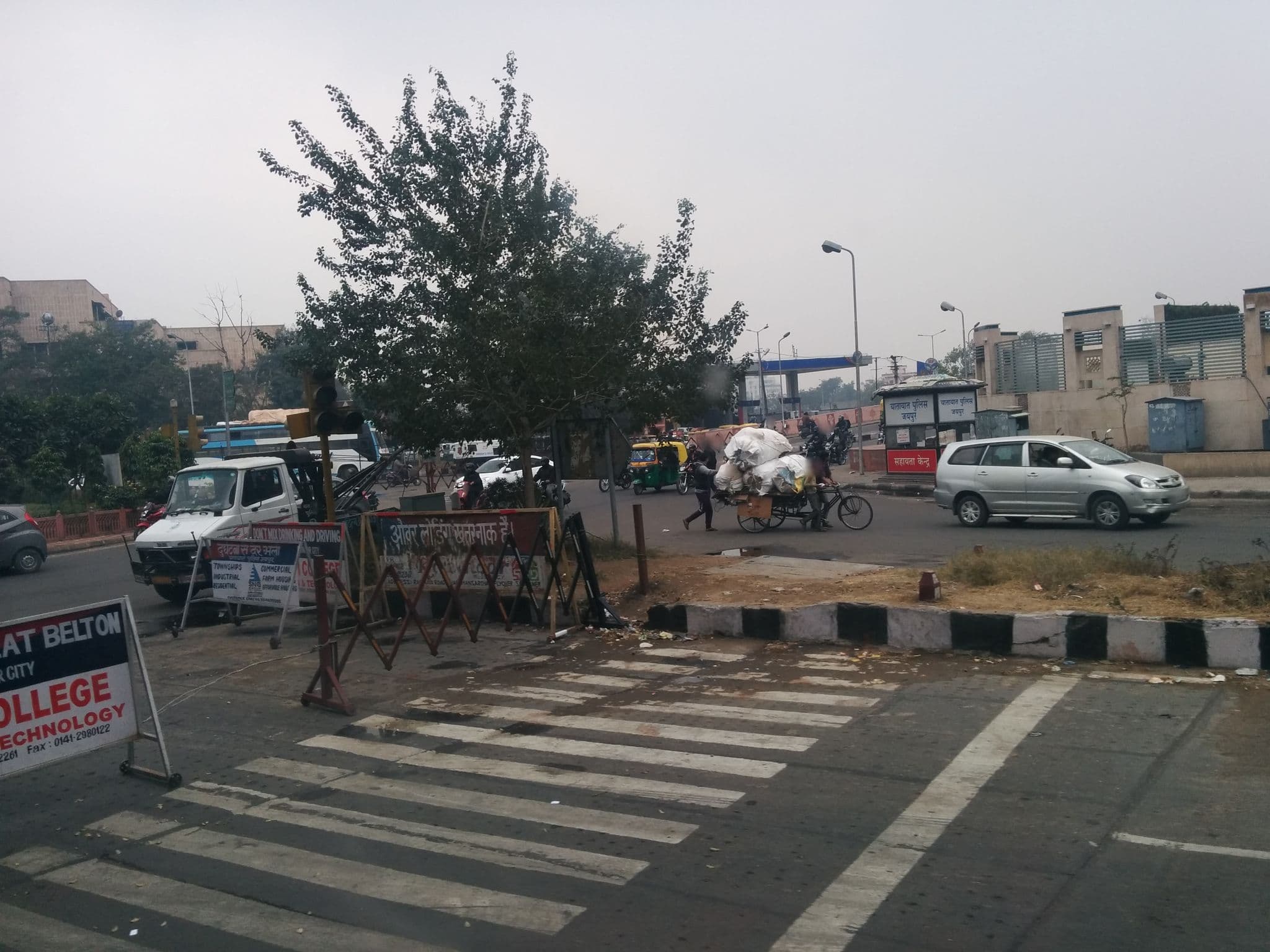 Street view near Fortune Point Hotels, Jaipur — © sashazykov (CC BY-SA · Mapillary)