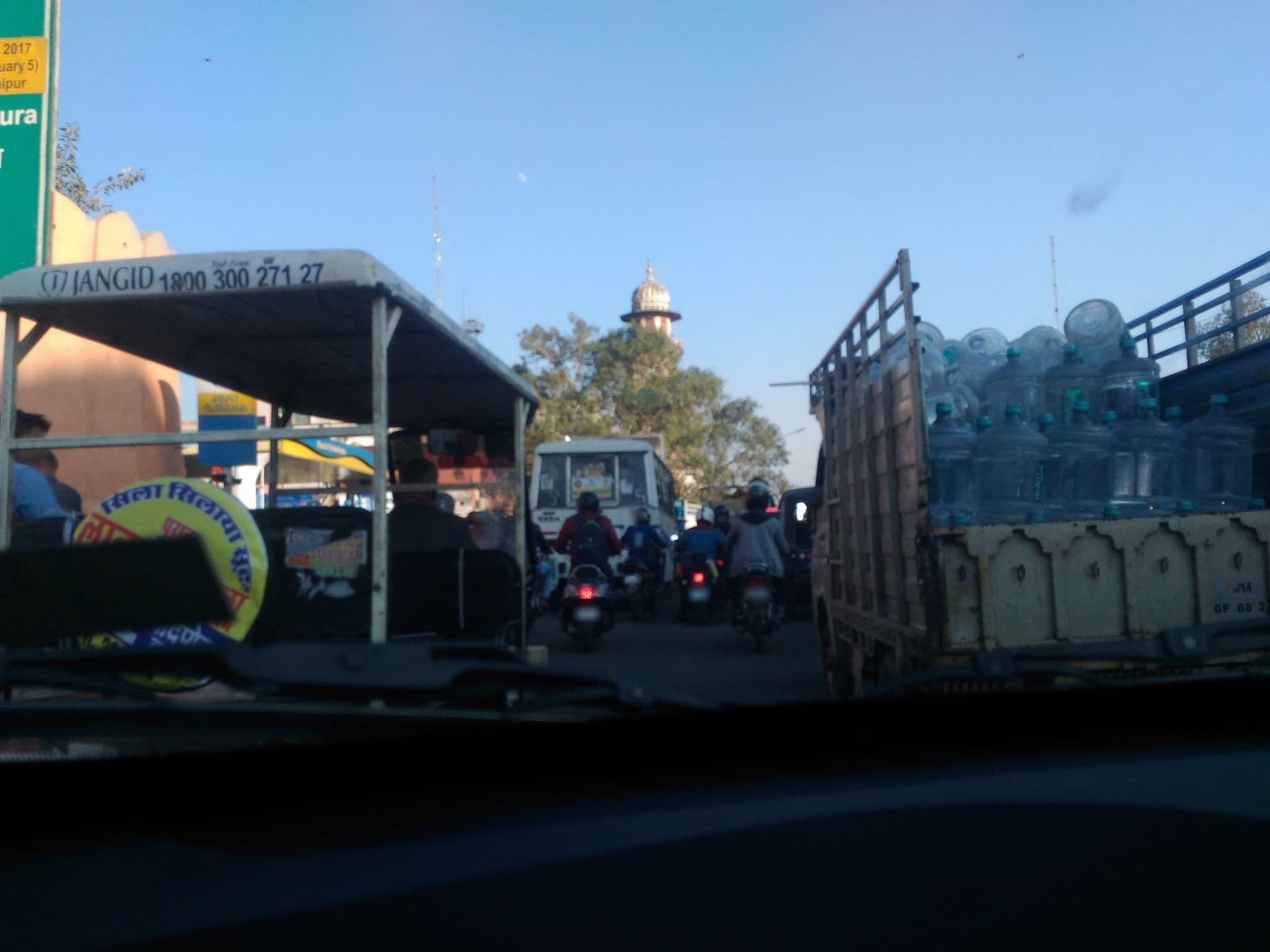 Street view near Sri Niwas Country Homes, Jaipur — © yogi (CC BY-SA · Mapillary)