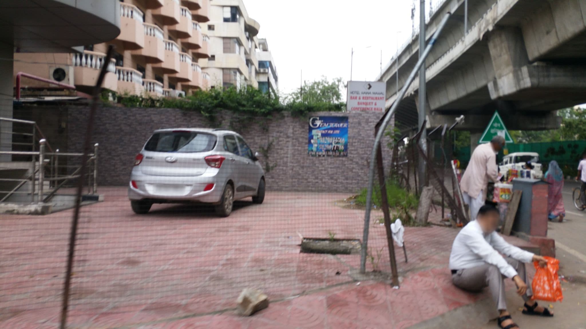 Street view near Howstel, Jaipur — © shlublu (CC BY-SA · Mapillary)