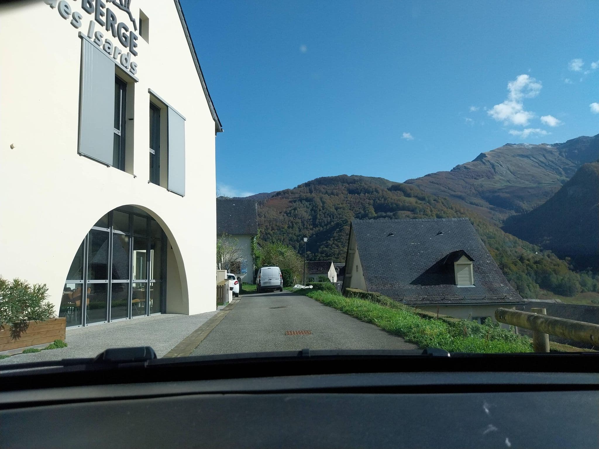 Street view near L'Auberge des Isards, Laruns — © floetcheto (CC BY-SA · Mapillary)