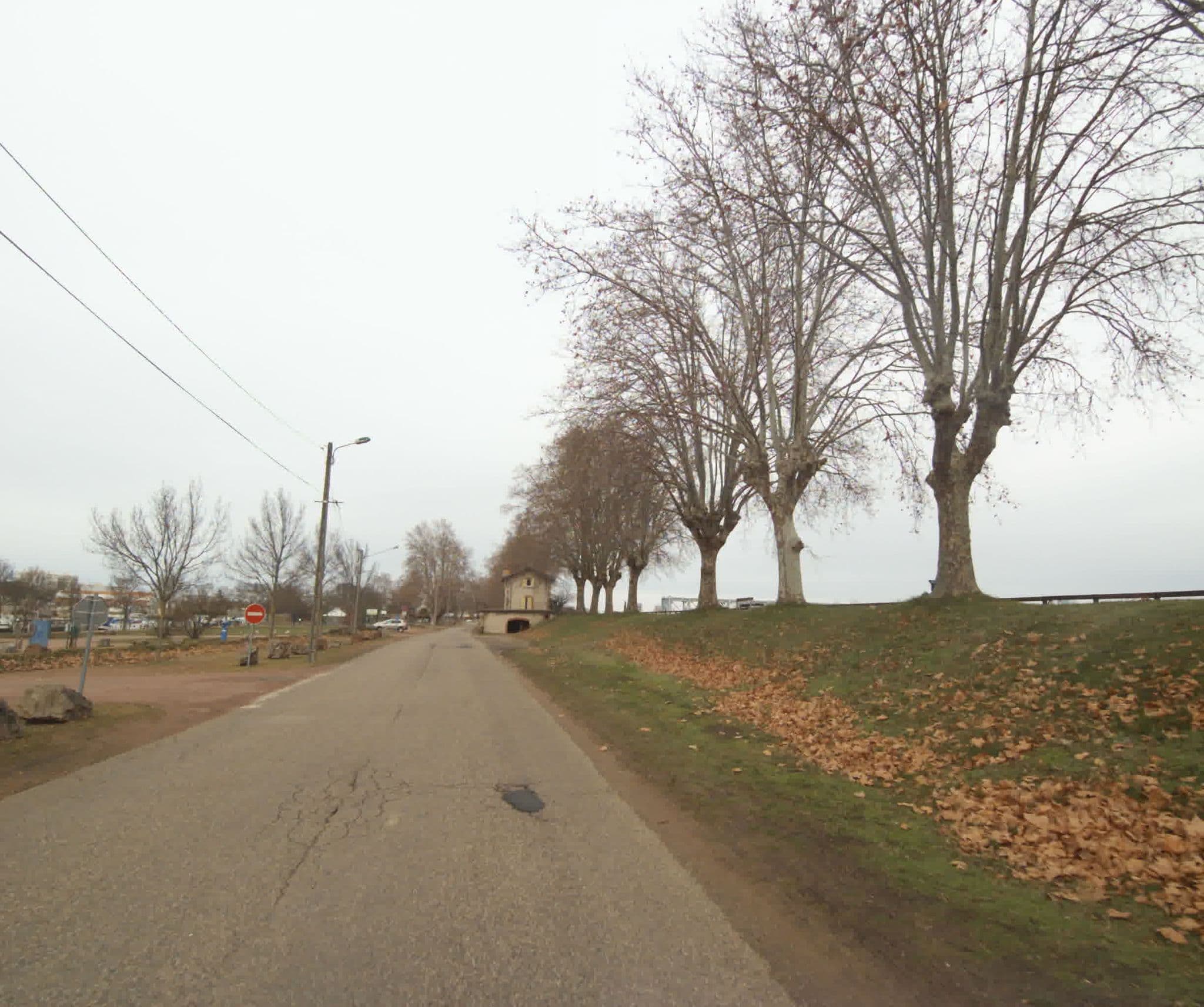 Street view near Aire de Camping-Cars Port de Roanne, Roanne — © sogefi (CC BY-SA · Mapillary)