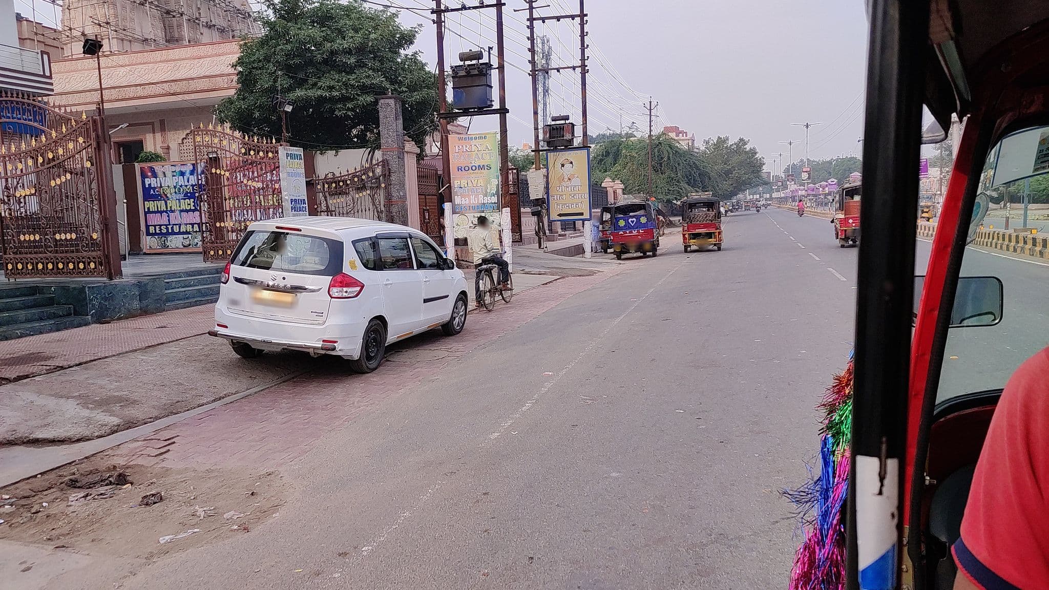 Street view near Radha Mohan Van, Vrindāvan — © bhavana_naga (CC BY-SA · Mapillary)
